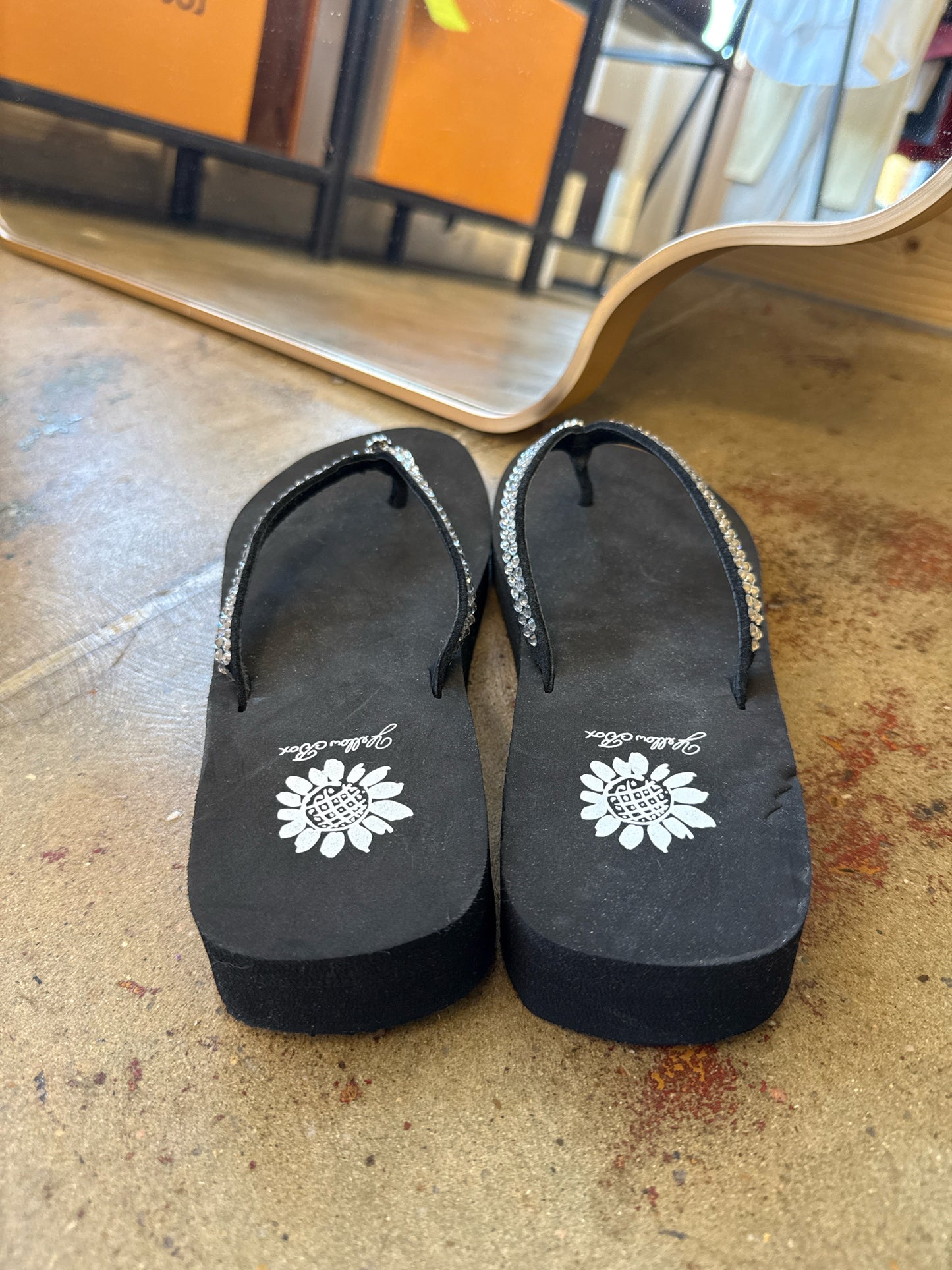 Yellow Box Shoe Size 7 Black Flip Flops