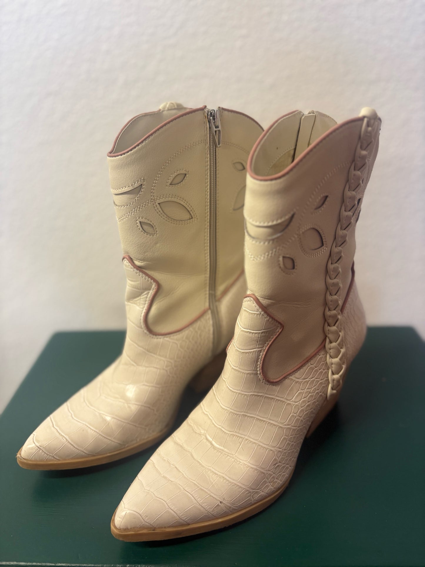 Dolce Vita Shoe Size 7.5 Cream Mid Calf Boots