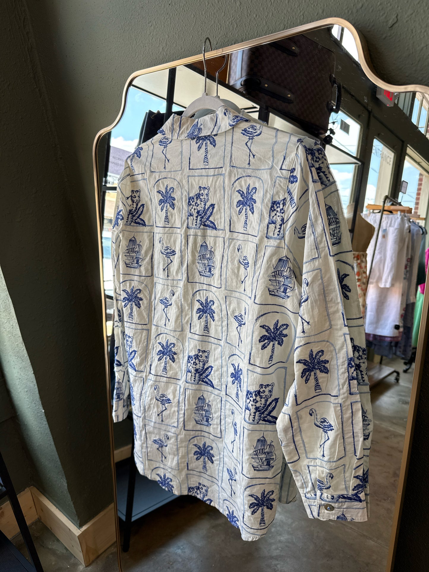 C&C California Size M Cream/Blue Top