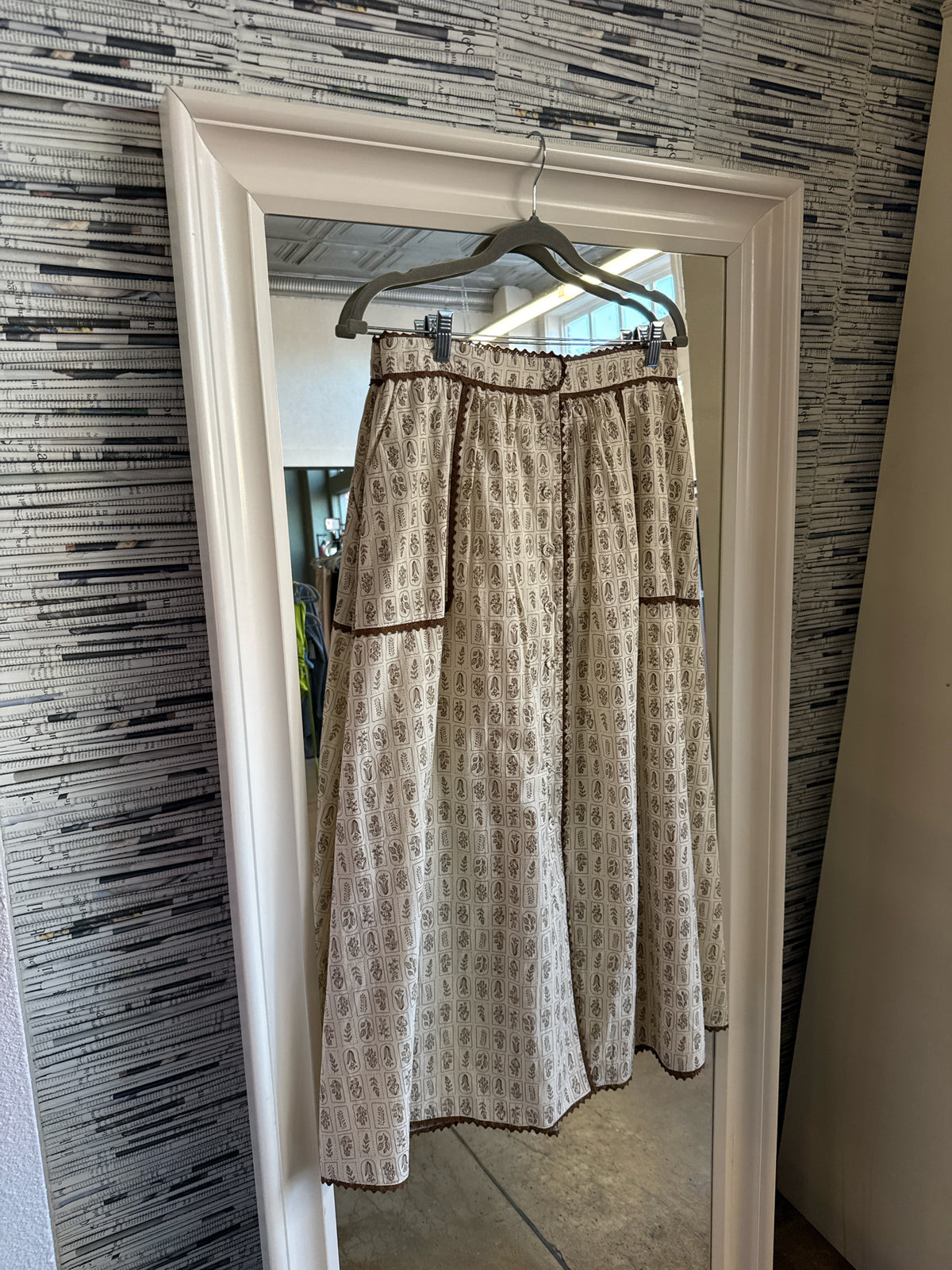 Aureum Size M Cream/Brown Skirt