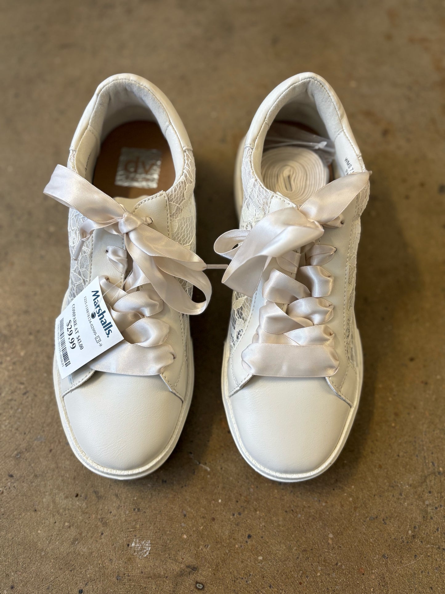 Dolce Vita Shoe Size 7.5 Cream Lace Sneakers