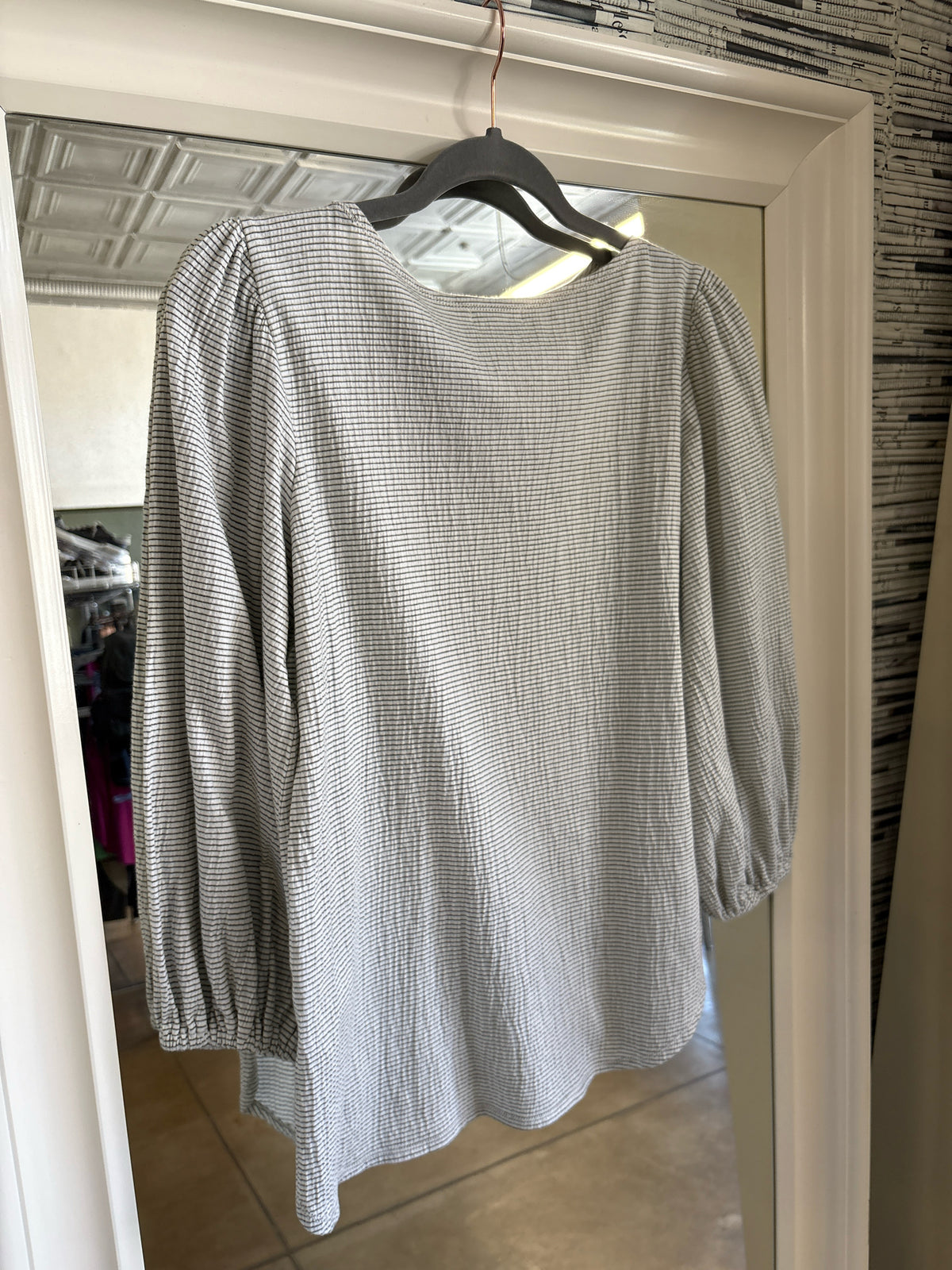 Max Studio Size M Gray + White Top