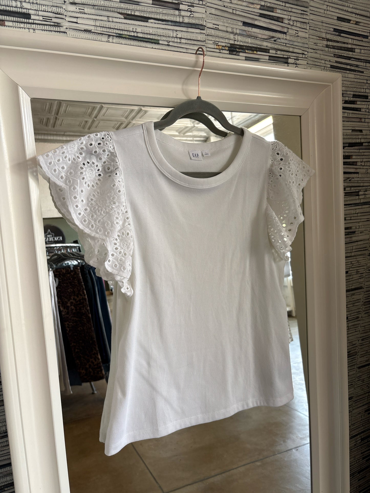 GAP Size L White Top