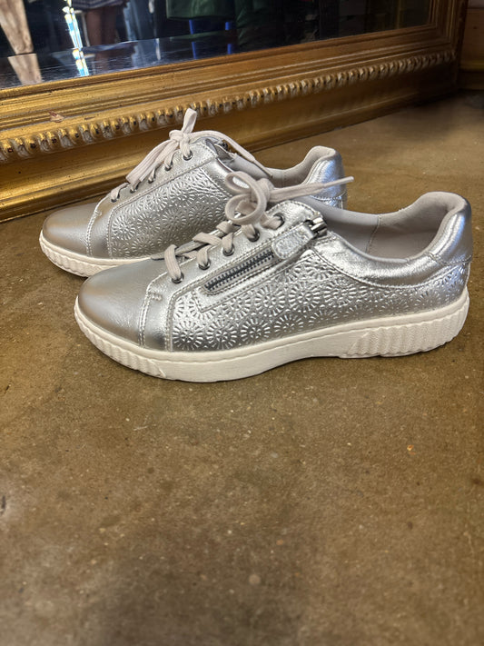 Clarks Shoe Size 7.5 Silver Floral Sneakers