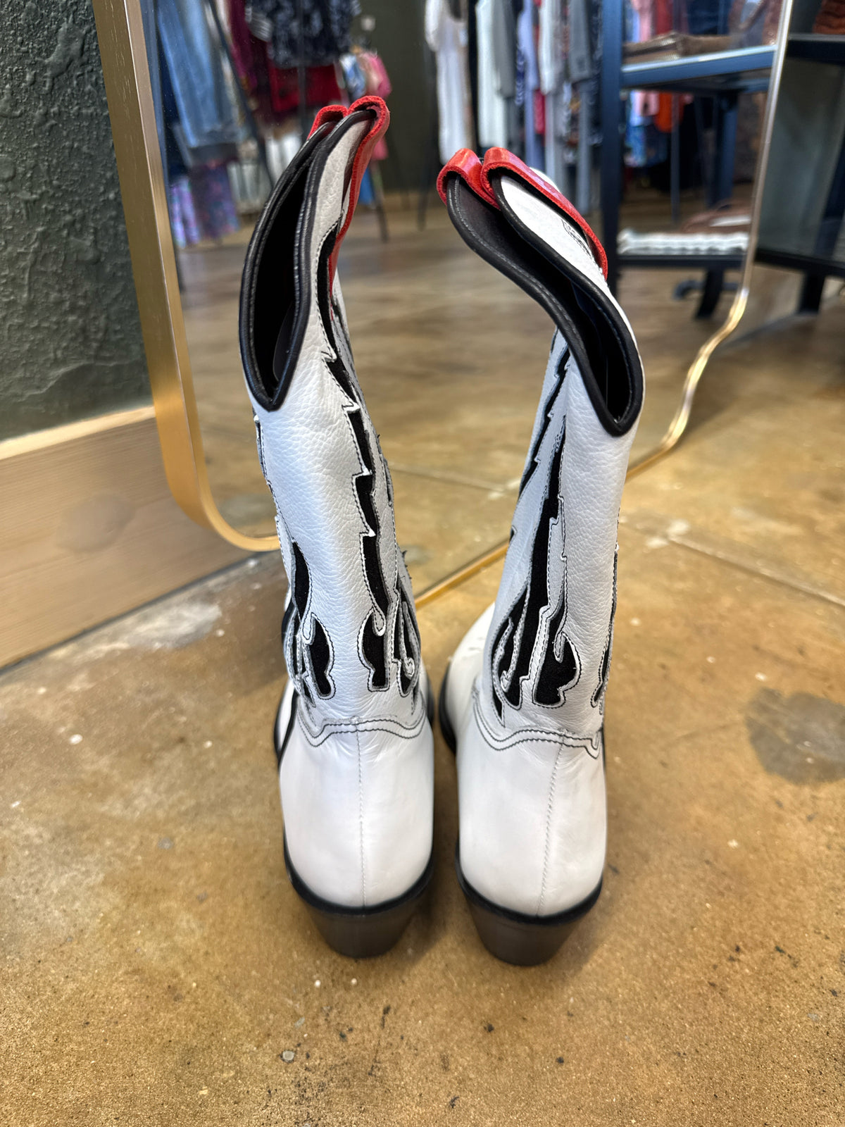 Mutma Size 8 White Boots