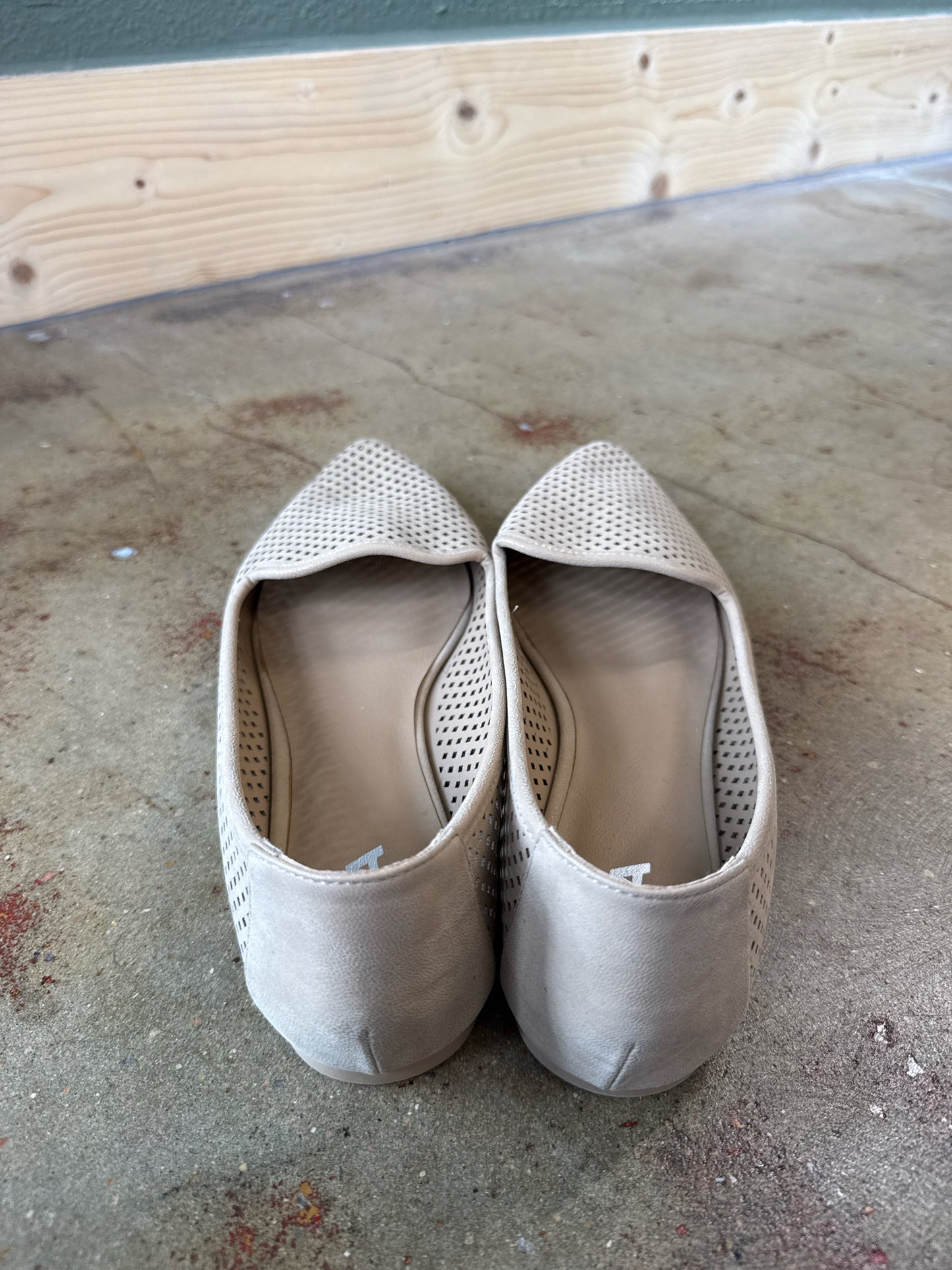 mia Shoe Size 10 Tan Flats