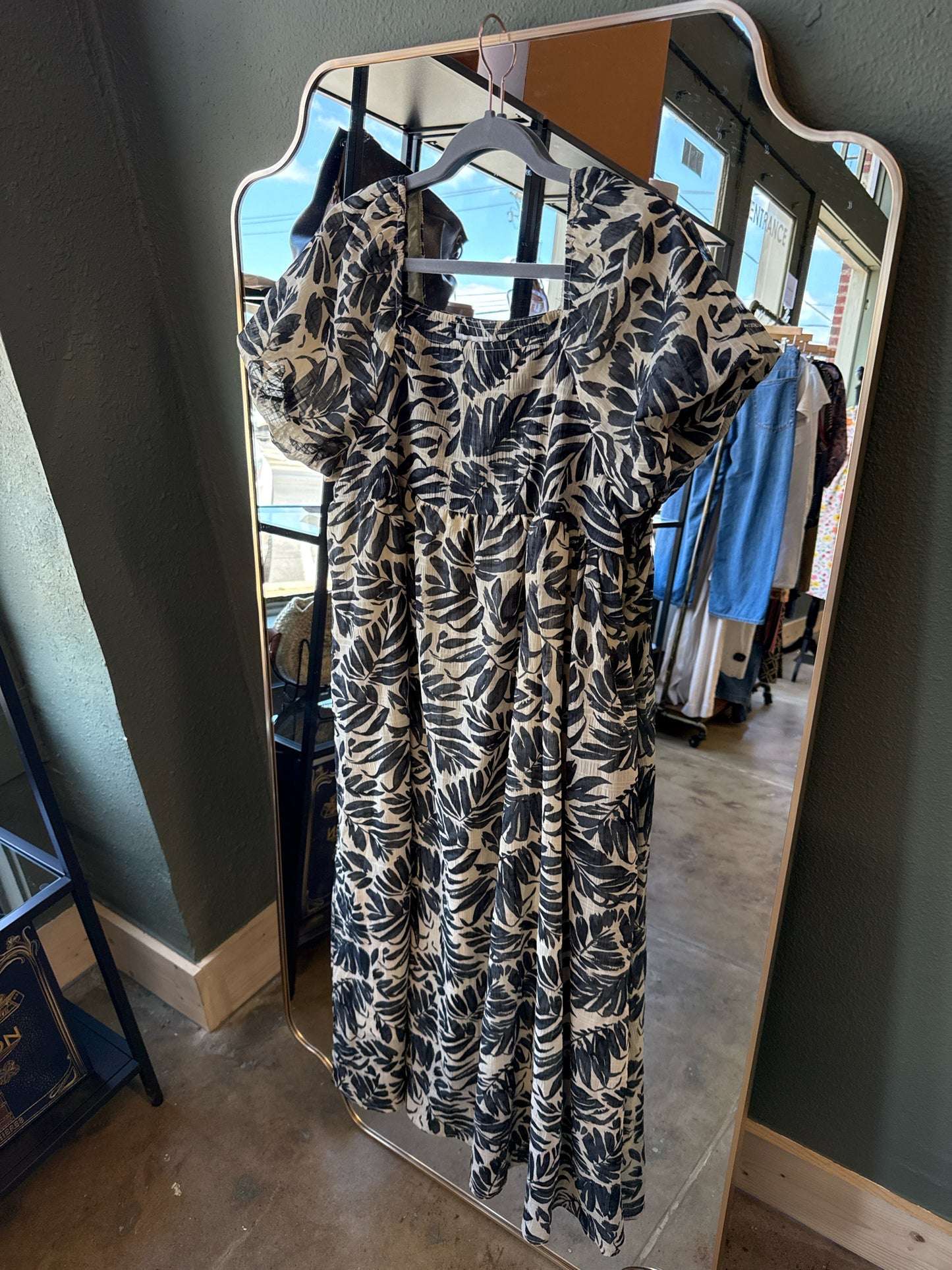 Hayden Los Angeles Size L Cream/Gray Leaves Dress