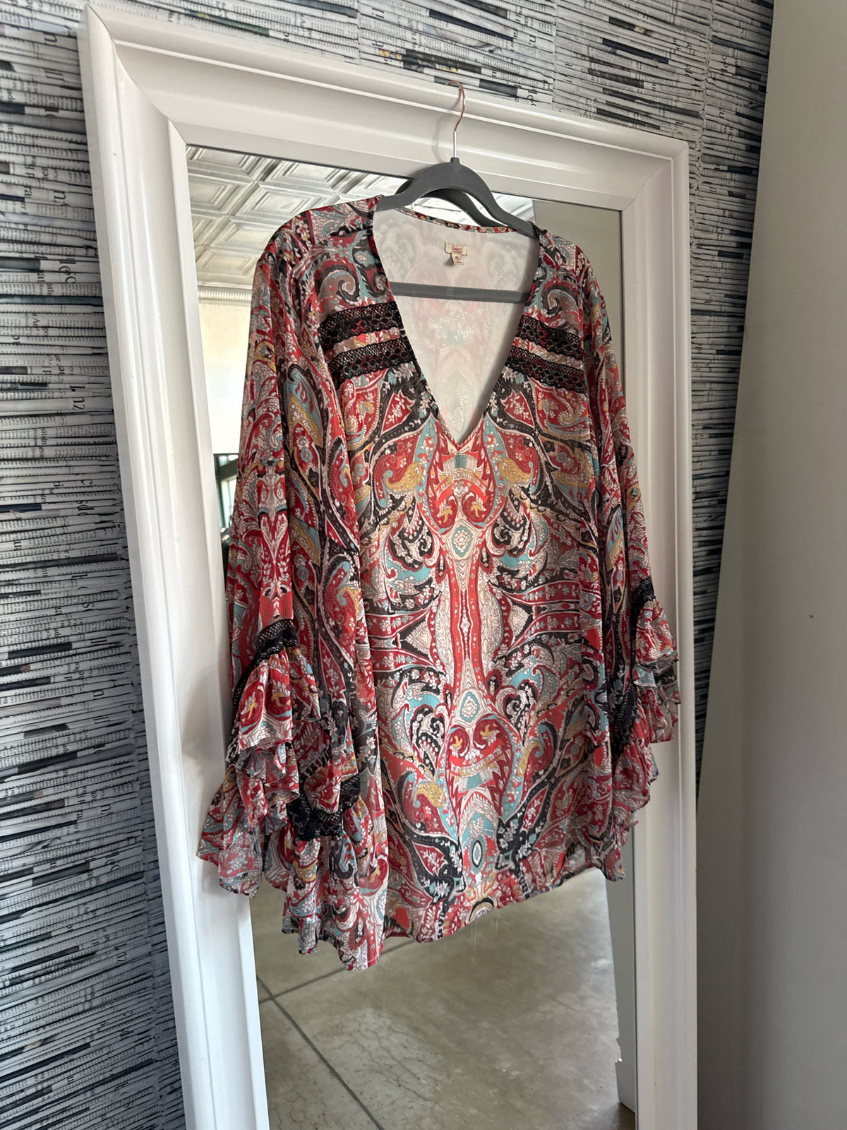 reba Size 1X Red/Multi Top