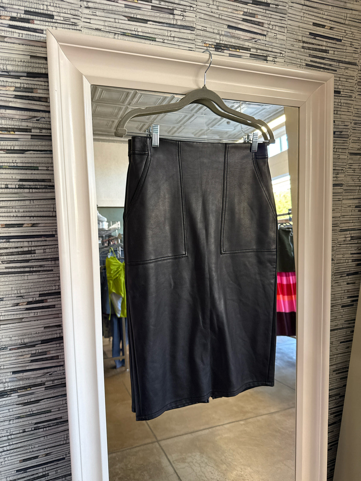 Banana Republic Size 2 Black Skirt
