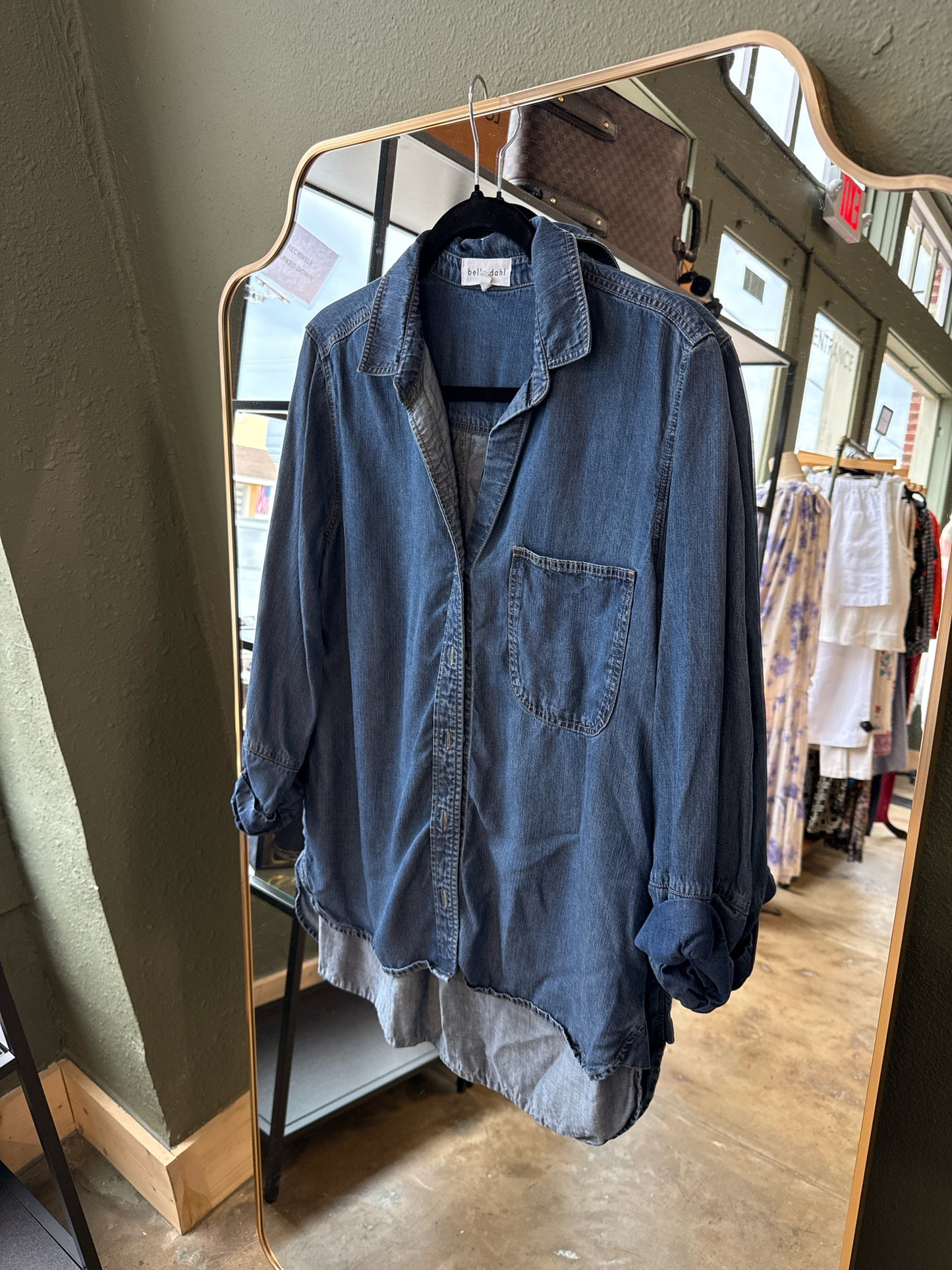 Bella Dahl Size M Denim Top