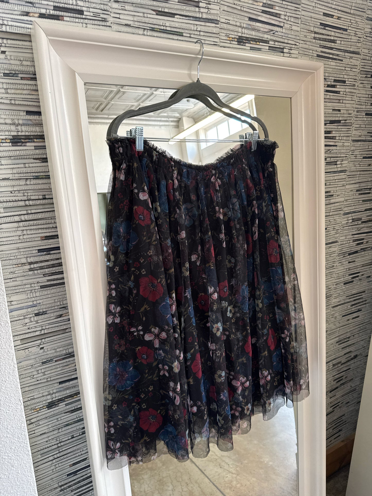 Lauren Conrad Size XL Black/Multi Skirt