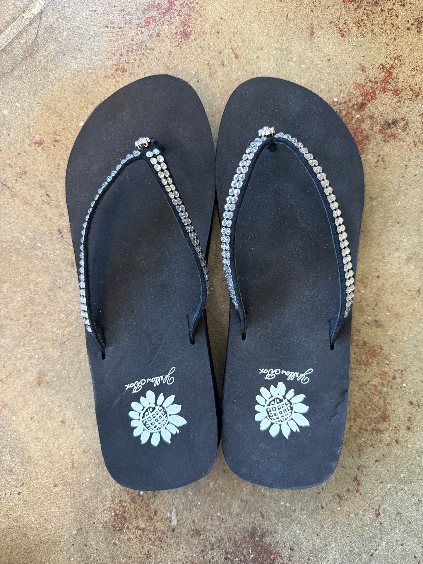 Yellow Box Shoe Size 7 Black Flip Flops