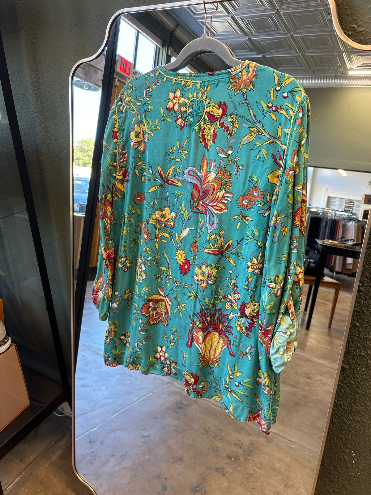 John Mark Size L teal multi Top