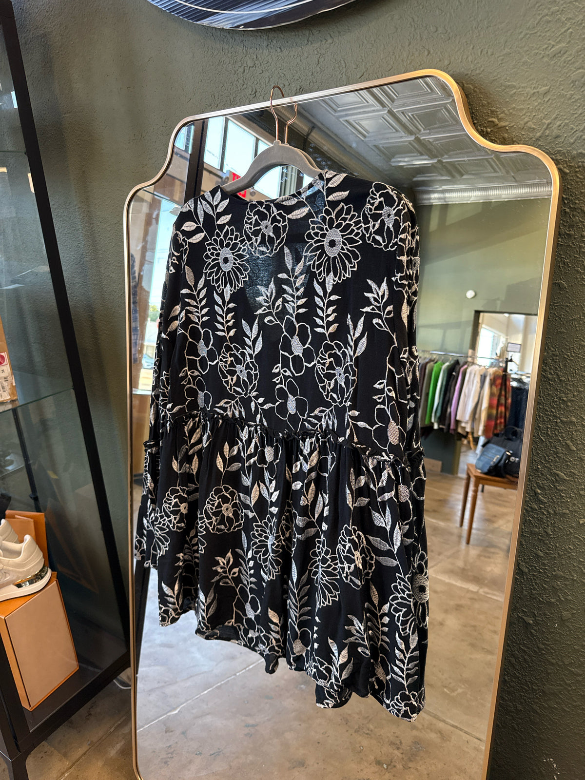Karen Kane Size XL B&W Top