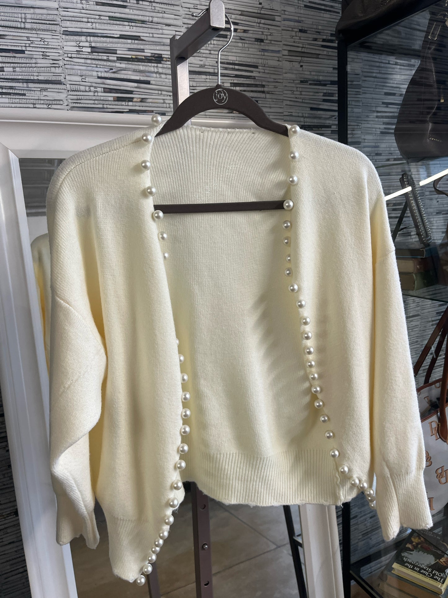 No Brand Size M? Cream Pearls Cardigan