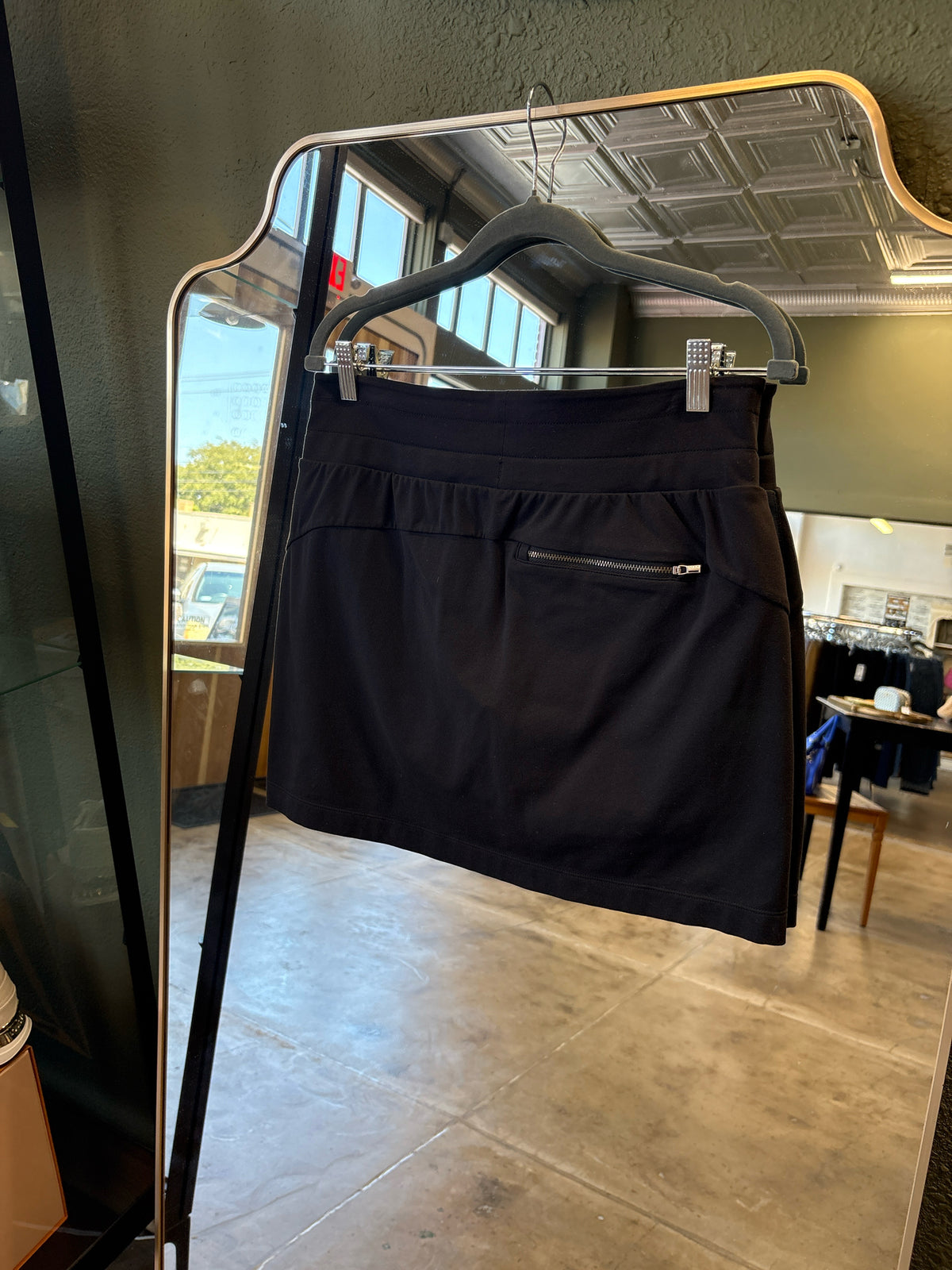 ATHLETA Size S Black Skirt