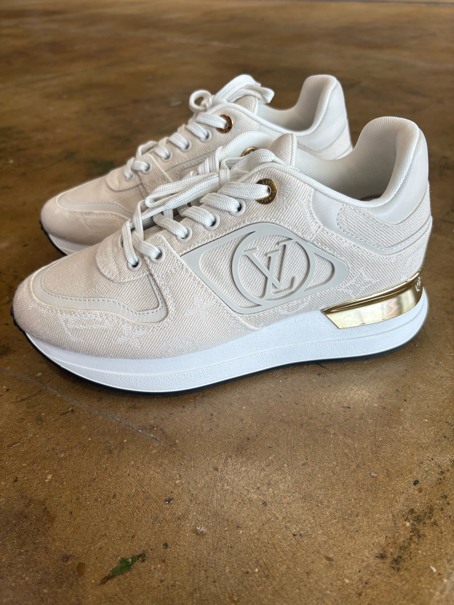 Louis Vuitton Ivory Luxury