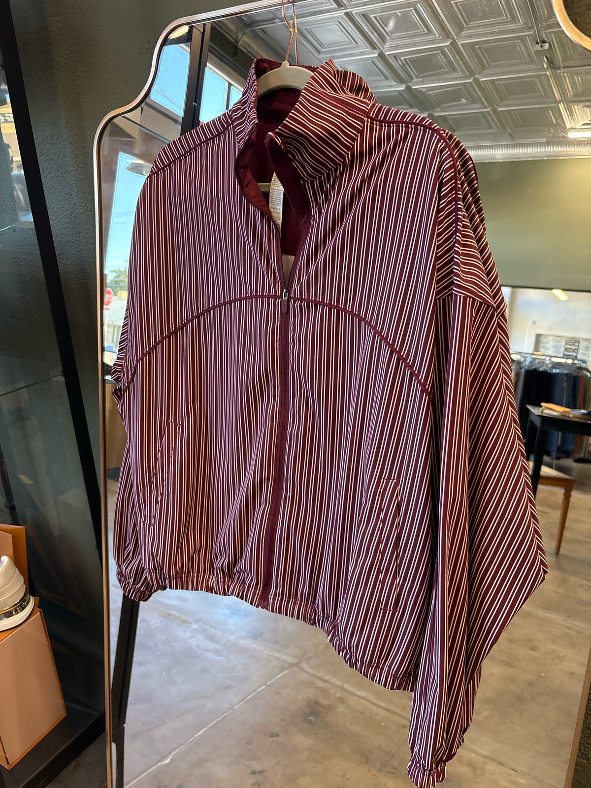 Lululemon Size M burgandy/white Jacket