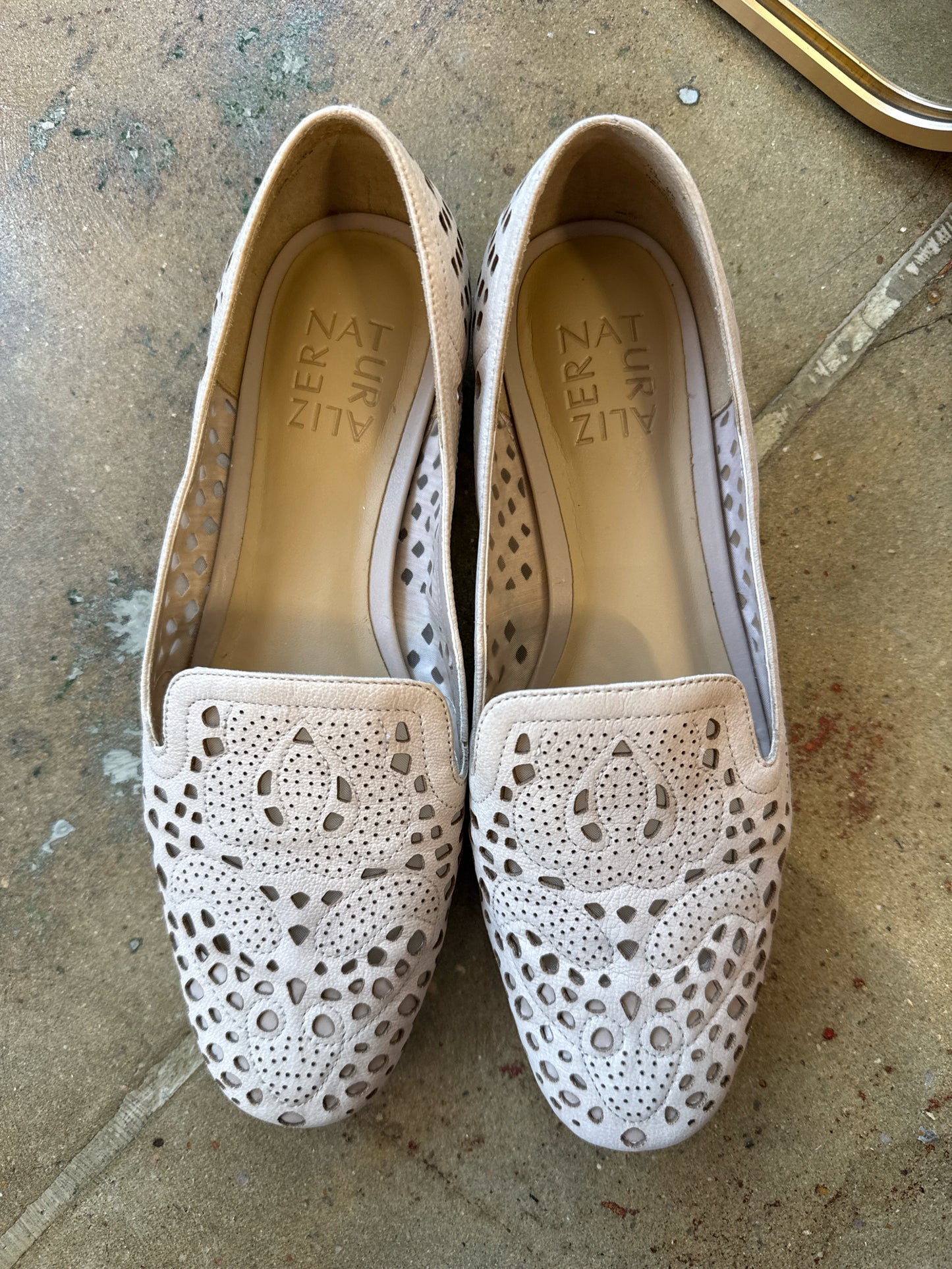 Naturalizer Shoe Size 7.5 Ivory Eyelet Flats