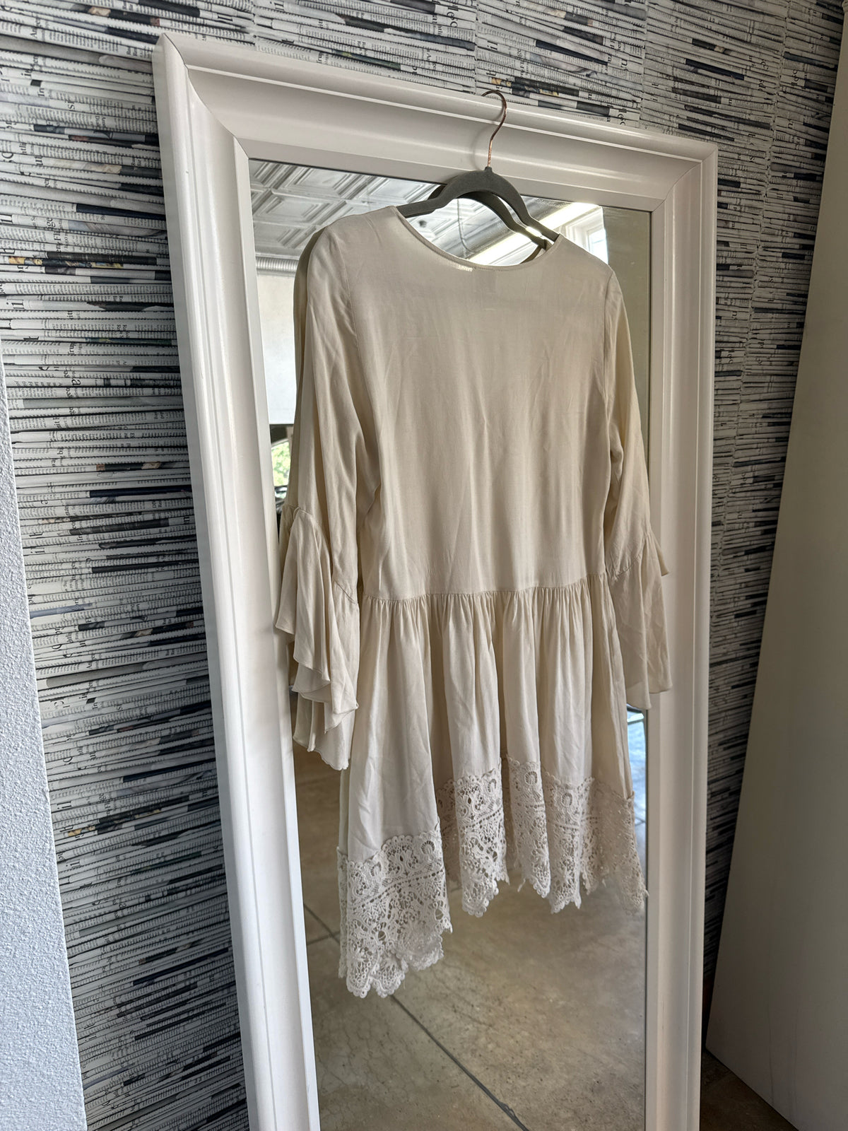 Cupio Size M Cream Dress