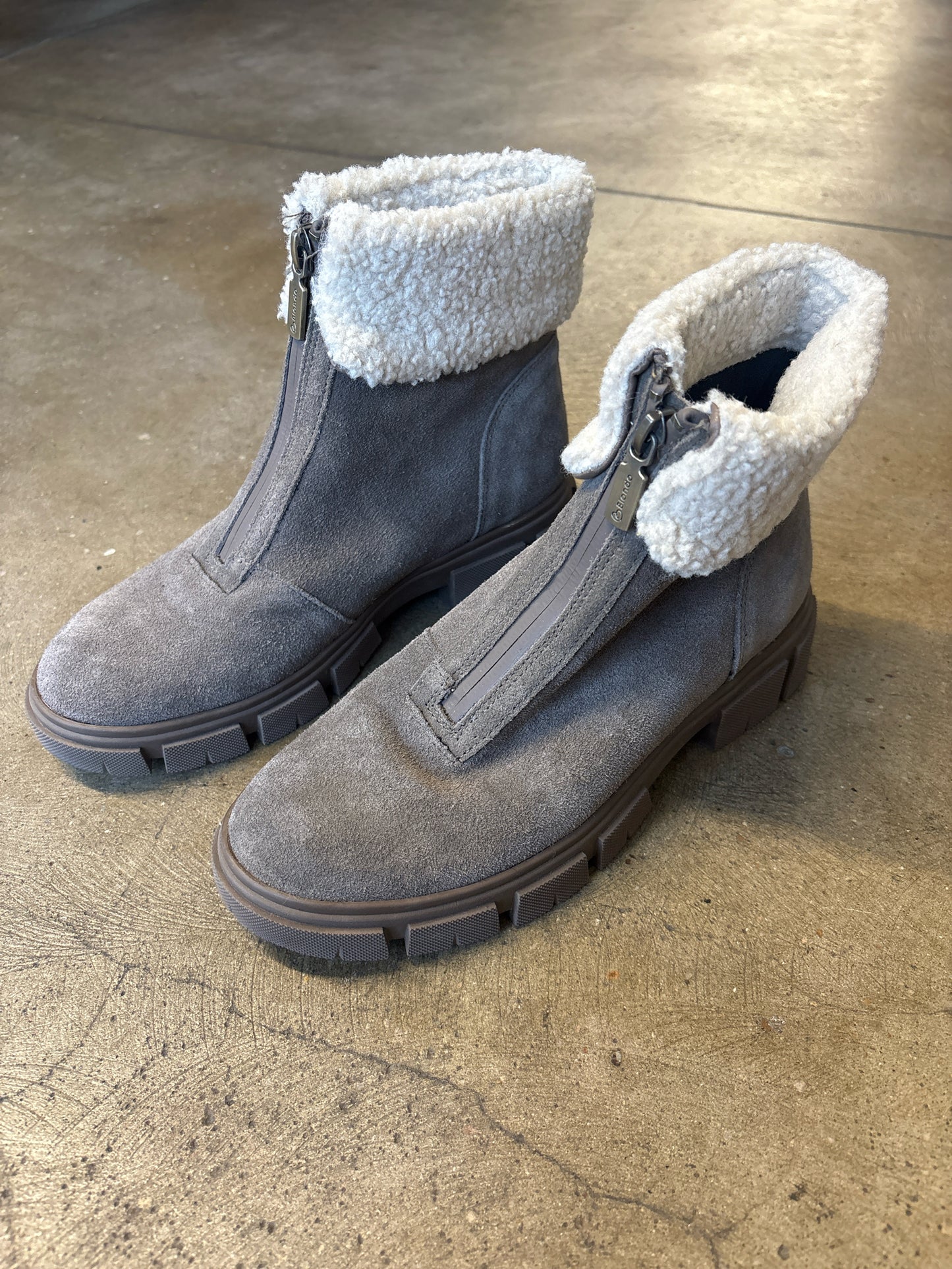 Biondo Shoe Size 7 Boots