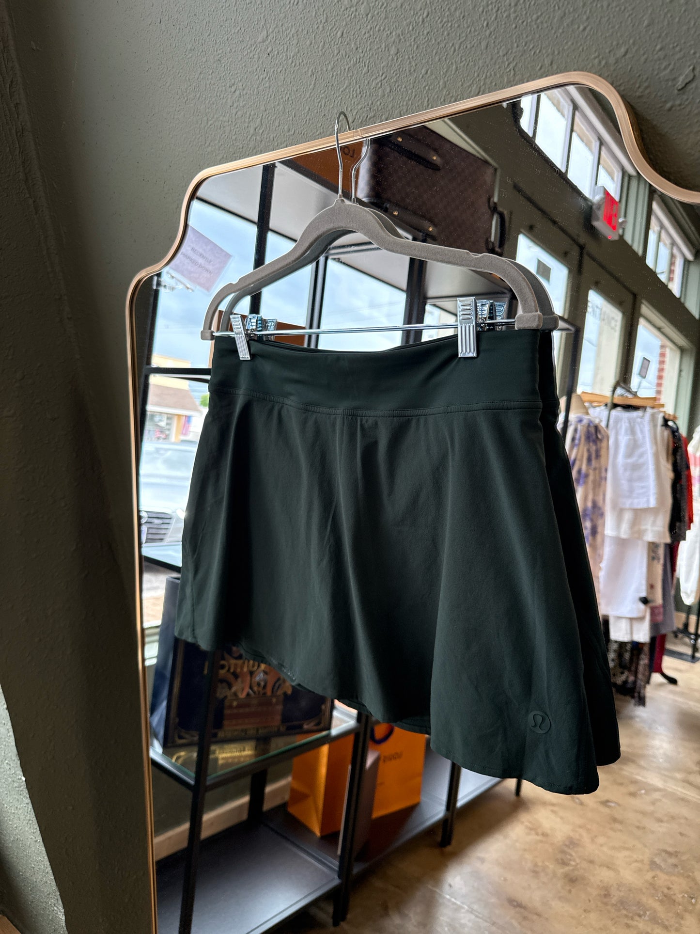 Lululemon Size 10 Green Skort