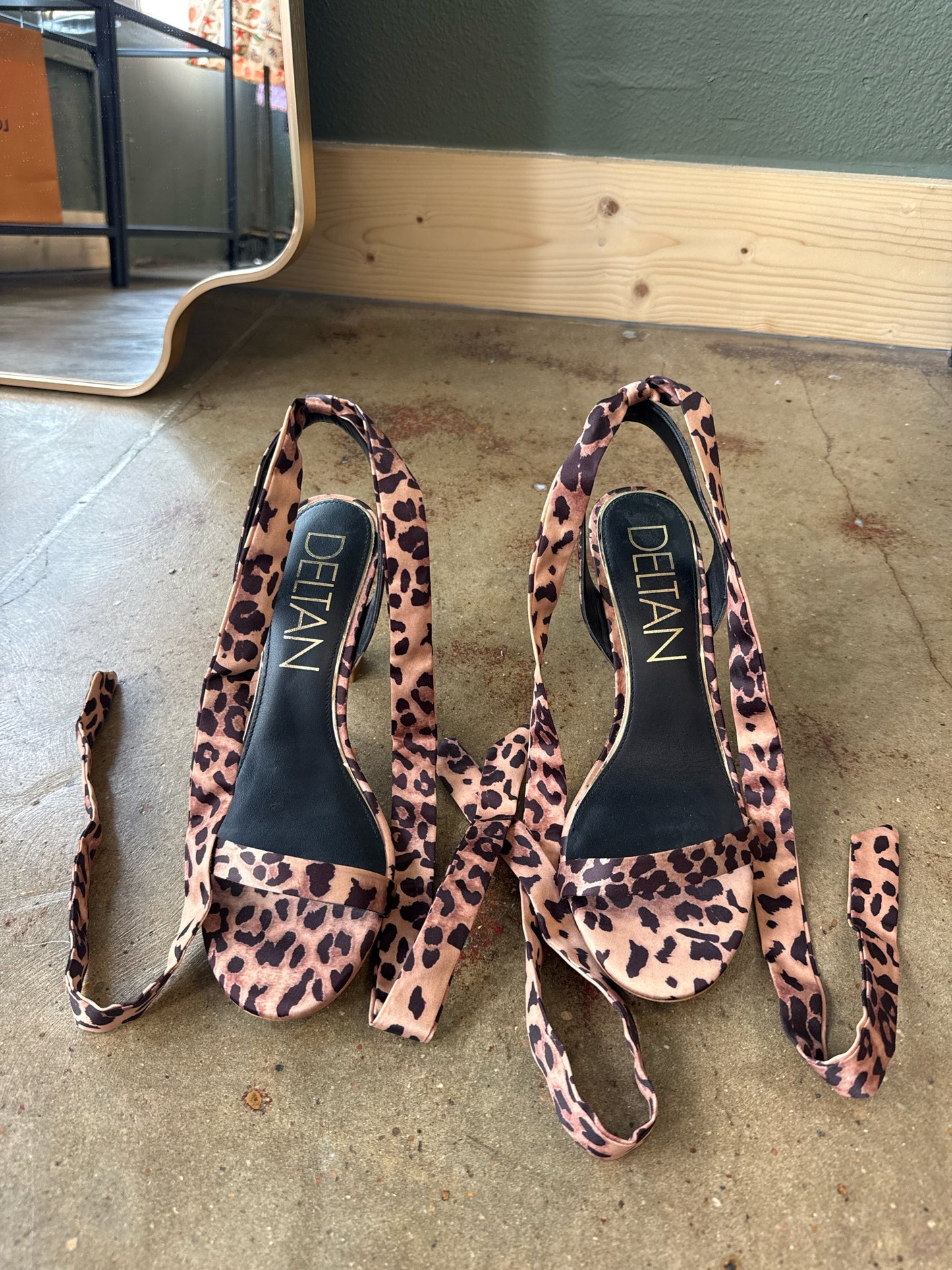 Deltan Shoe Size 10 Leopard Heels