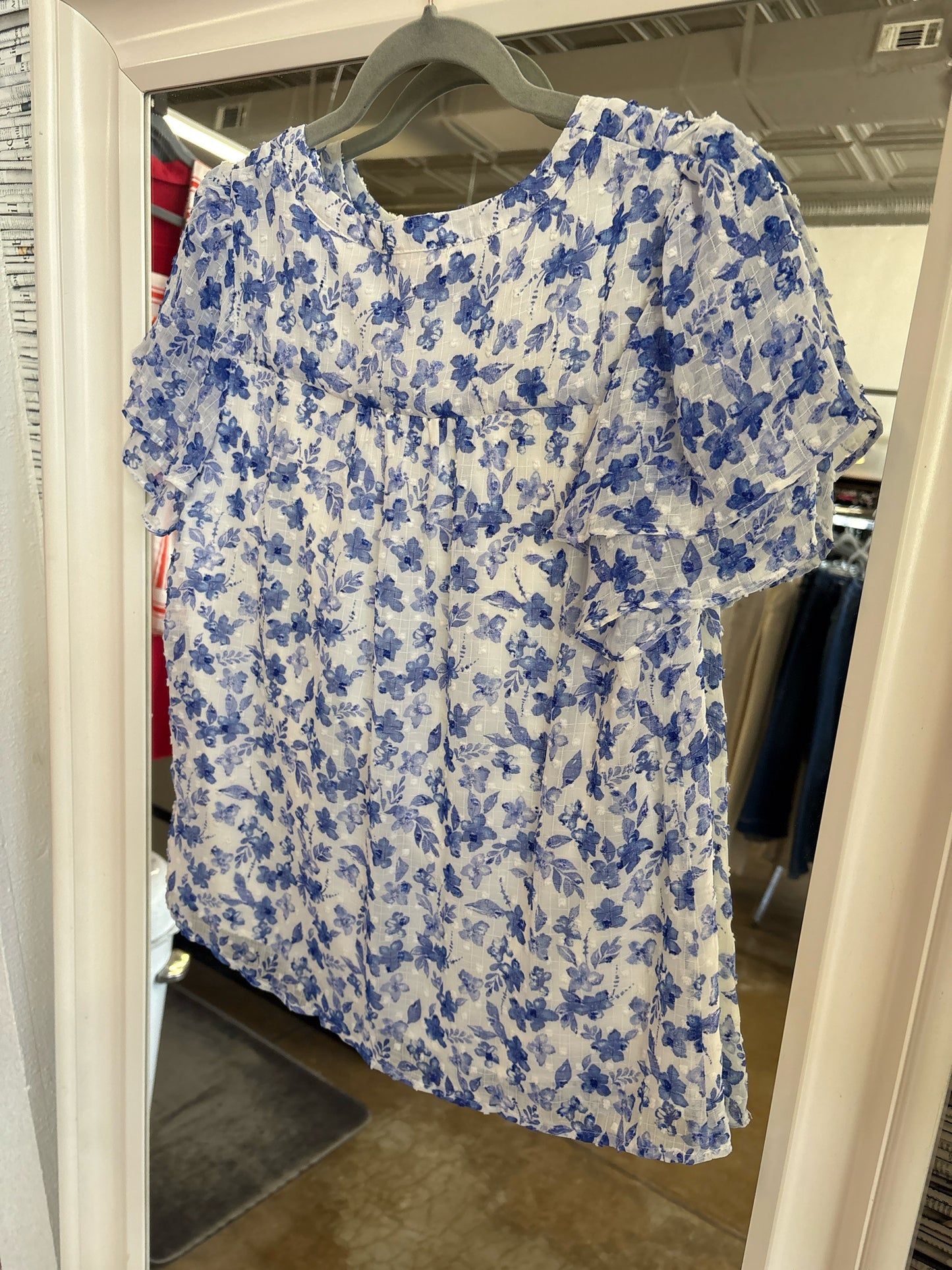 Skies Are Blue Size XS White and Blue Top