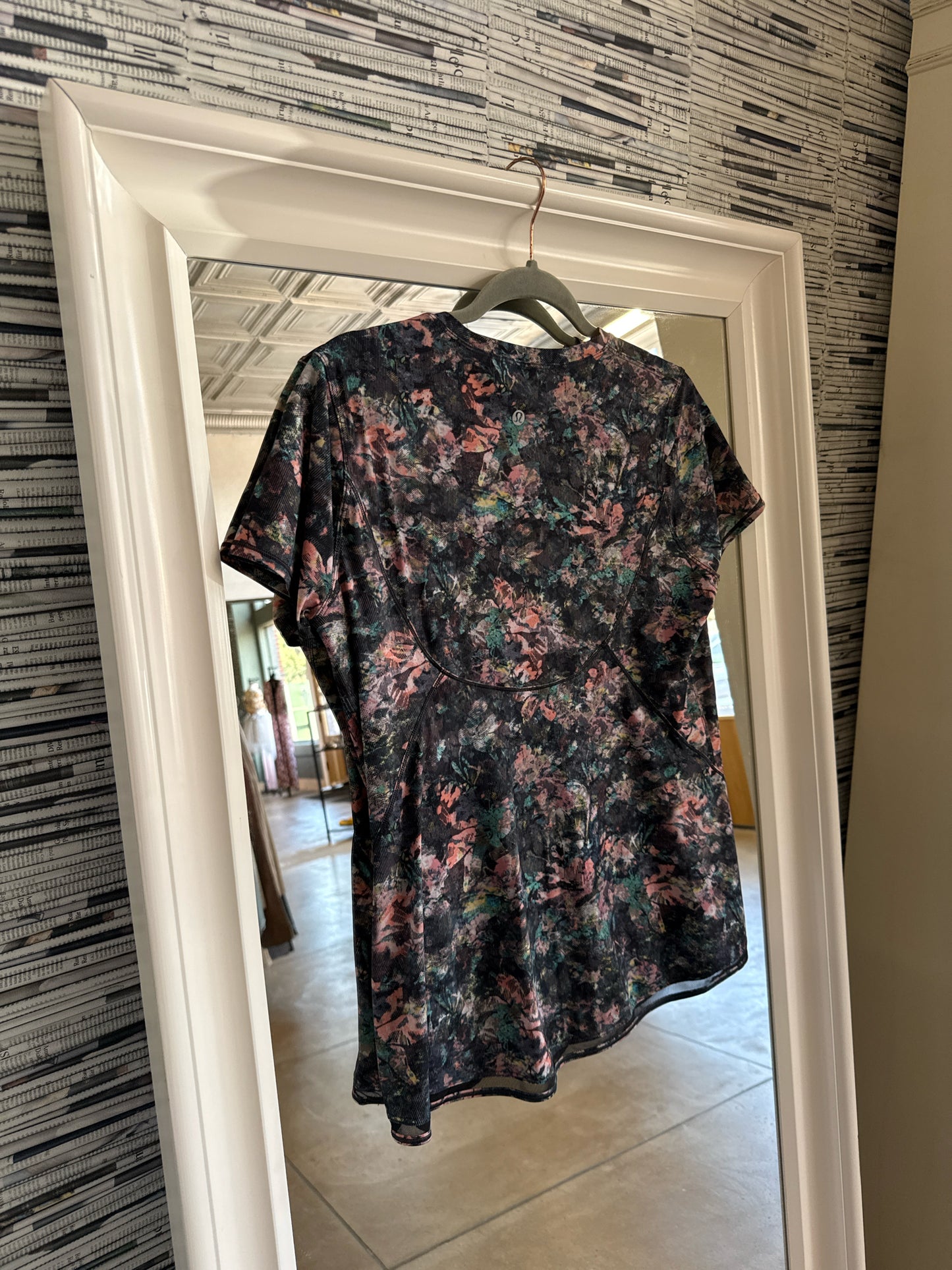 Lululemon Size 10 Gray/Multi Tops