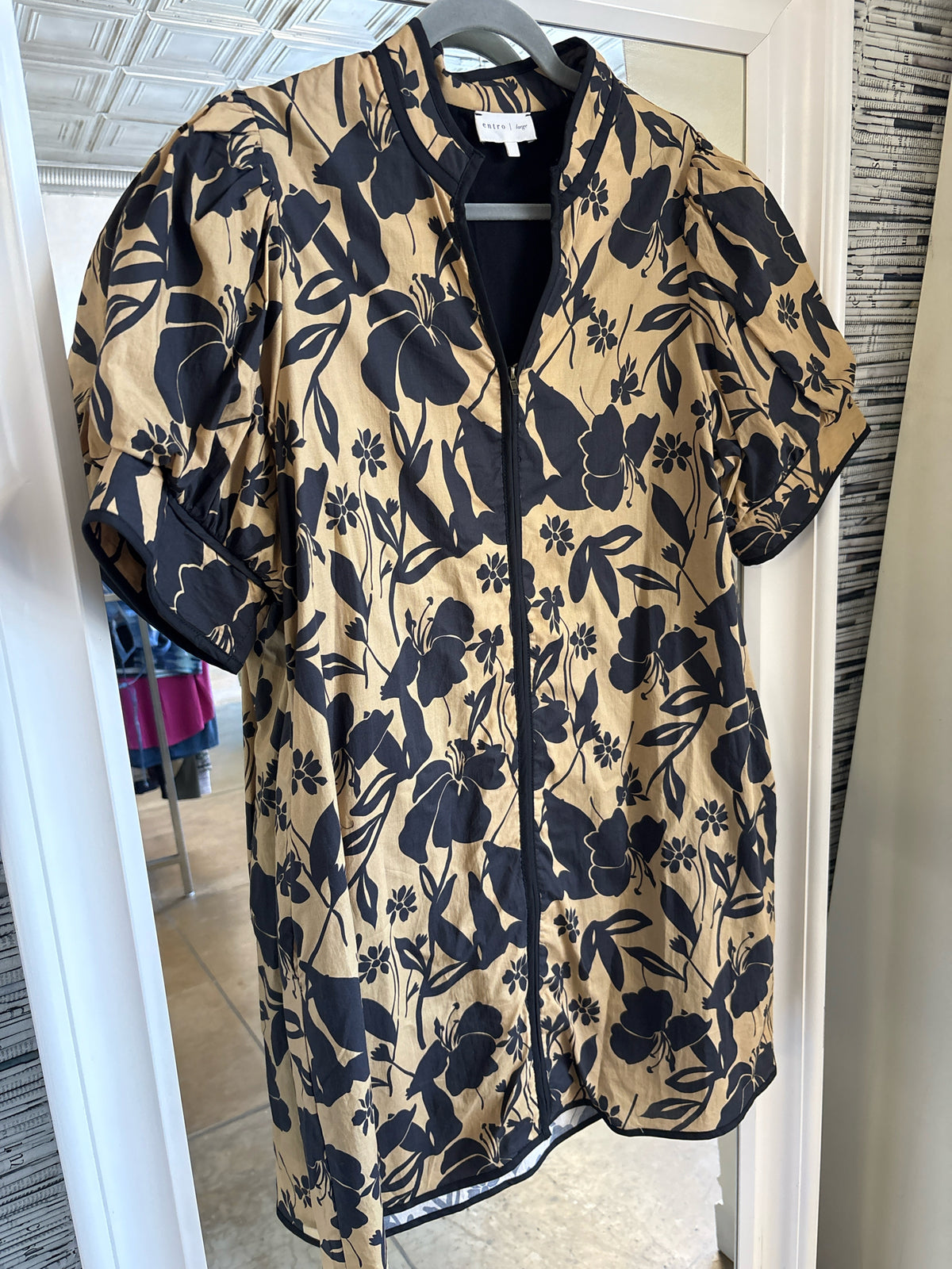 entro Size L Black & Tan Dress