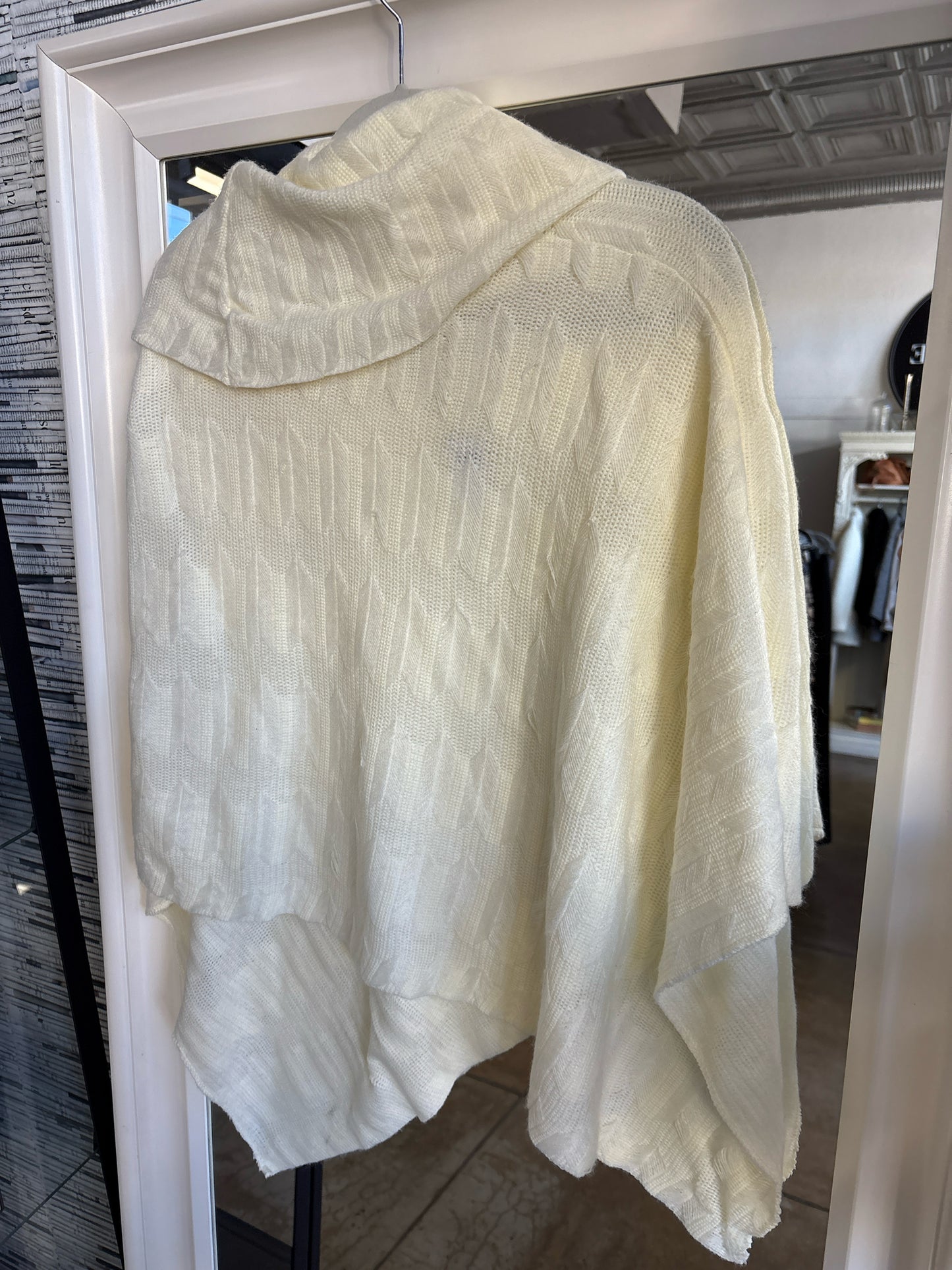 CHICO'S Size S/M Cream Knit Poncho/Cape