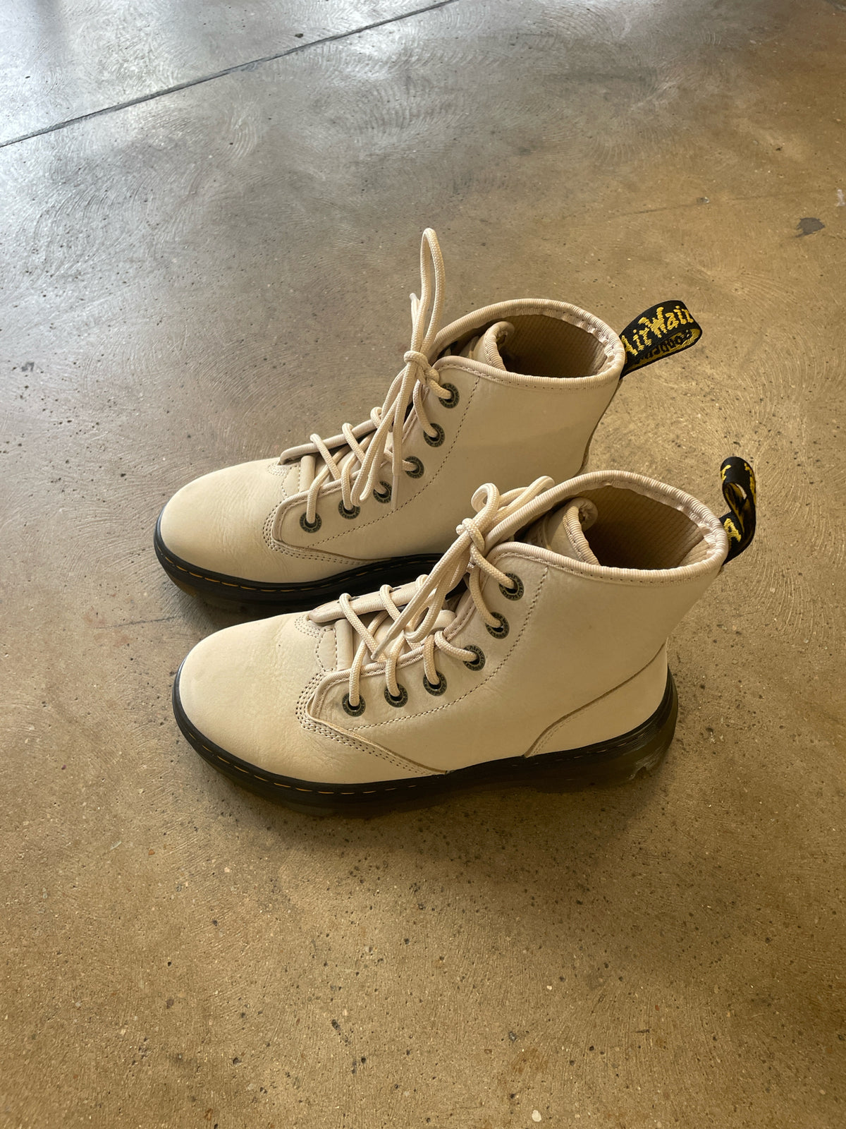 Doc Marten Shoe Size 6 off white Boots