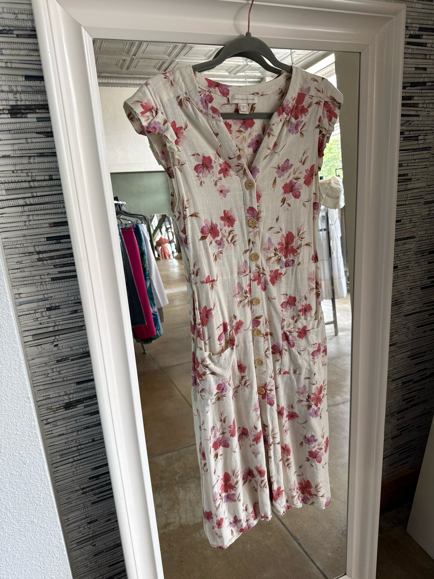 monteau Size M Cream/Pink Dress