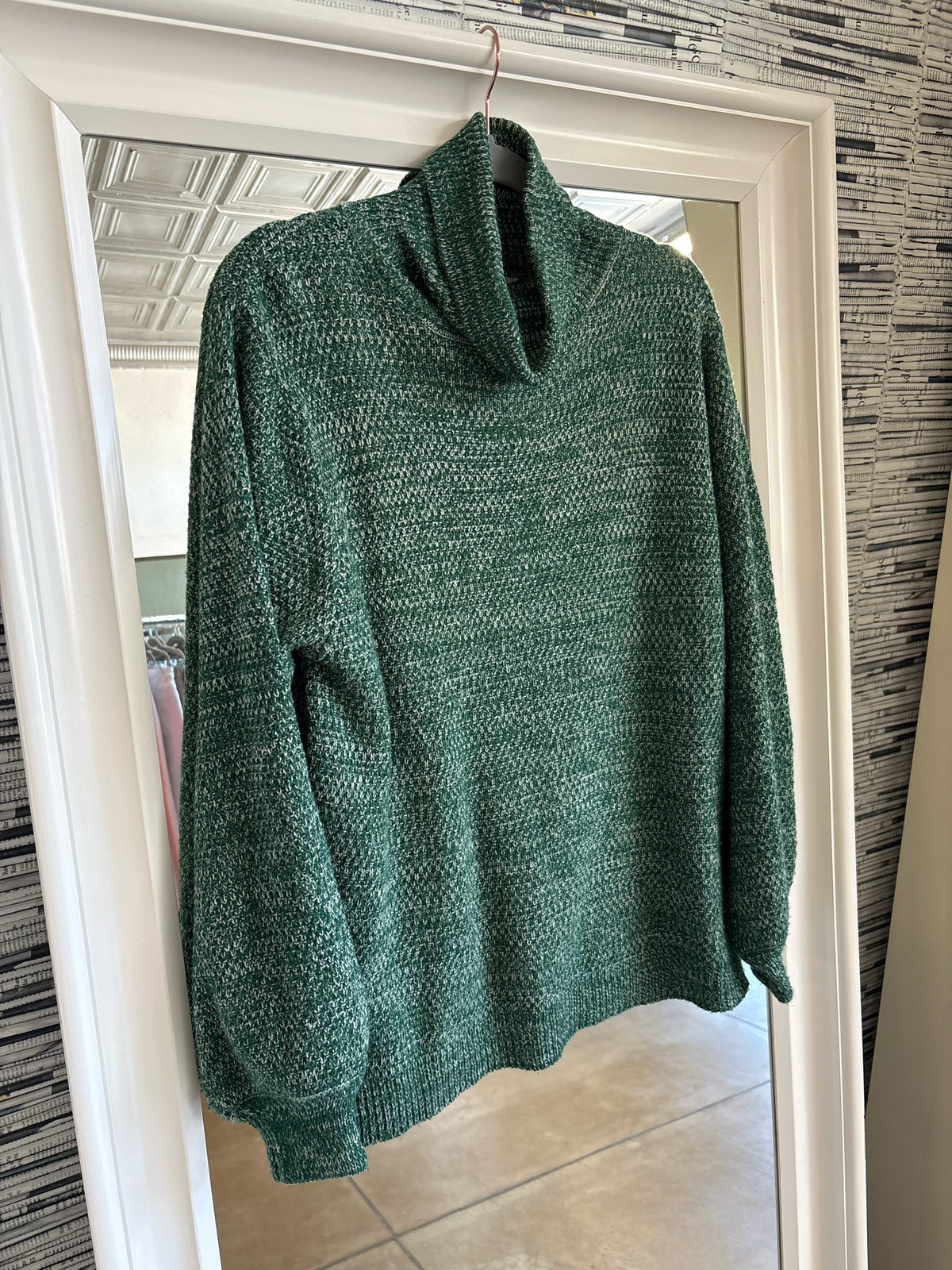 Zenana Size M Green Sweater