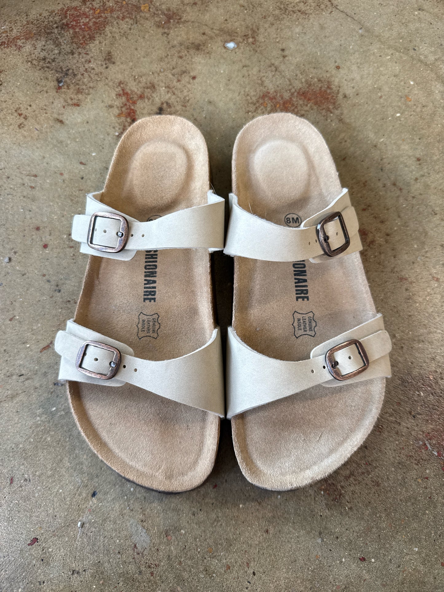 Cushionaire Shoe Size 8 Cream Sandals