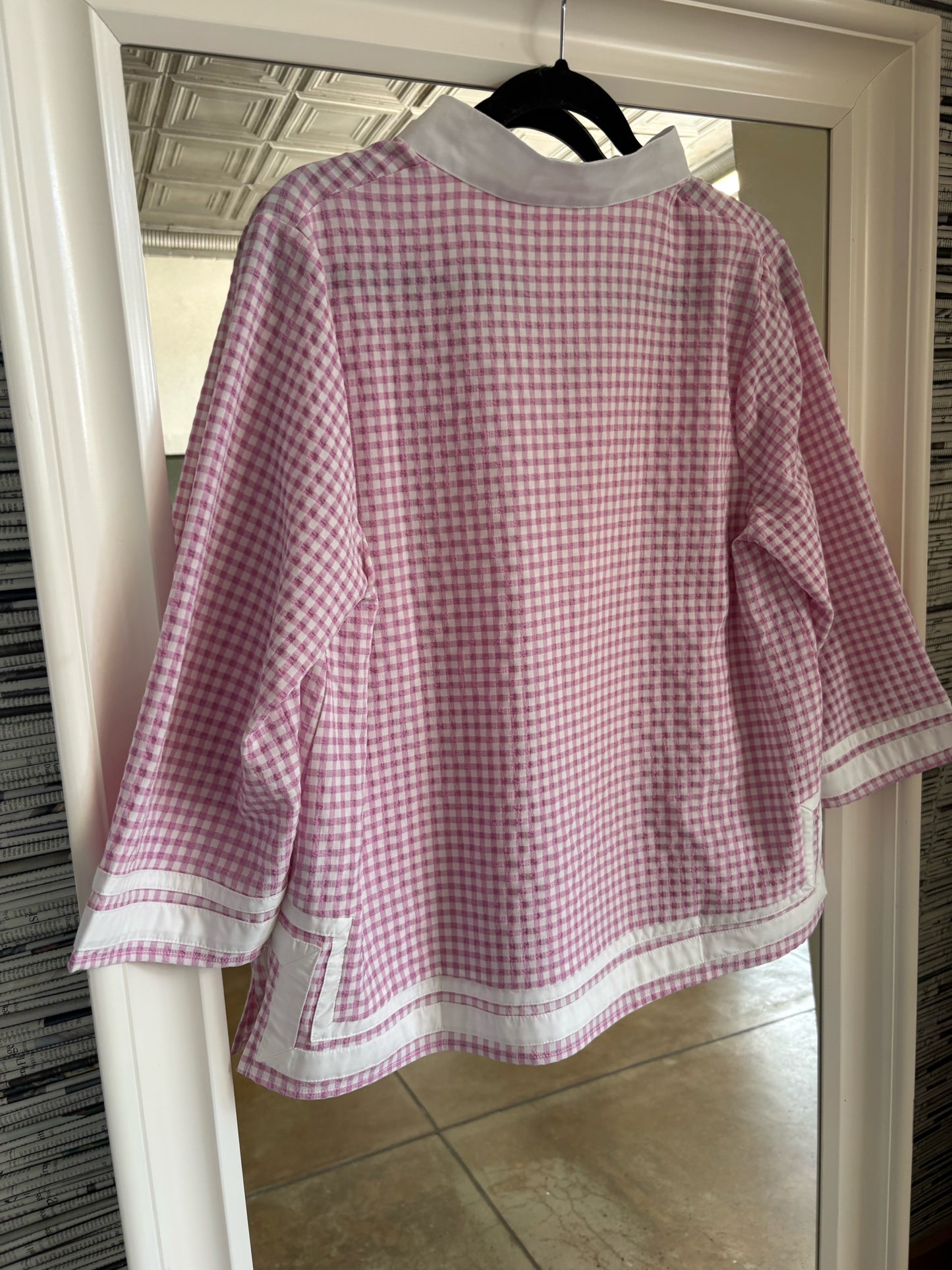 entro Size M white and pink Top