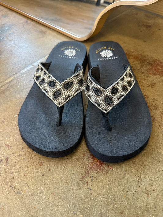 Yellow Box Shoe Size 7 Black Flip Flops