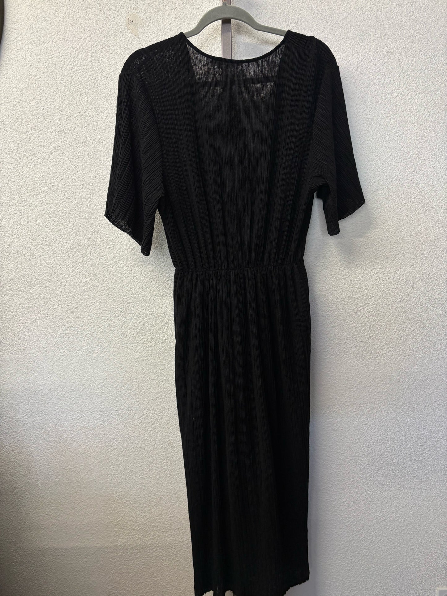 All In Favor Size M Black Pleated Dress