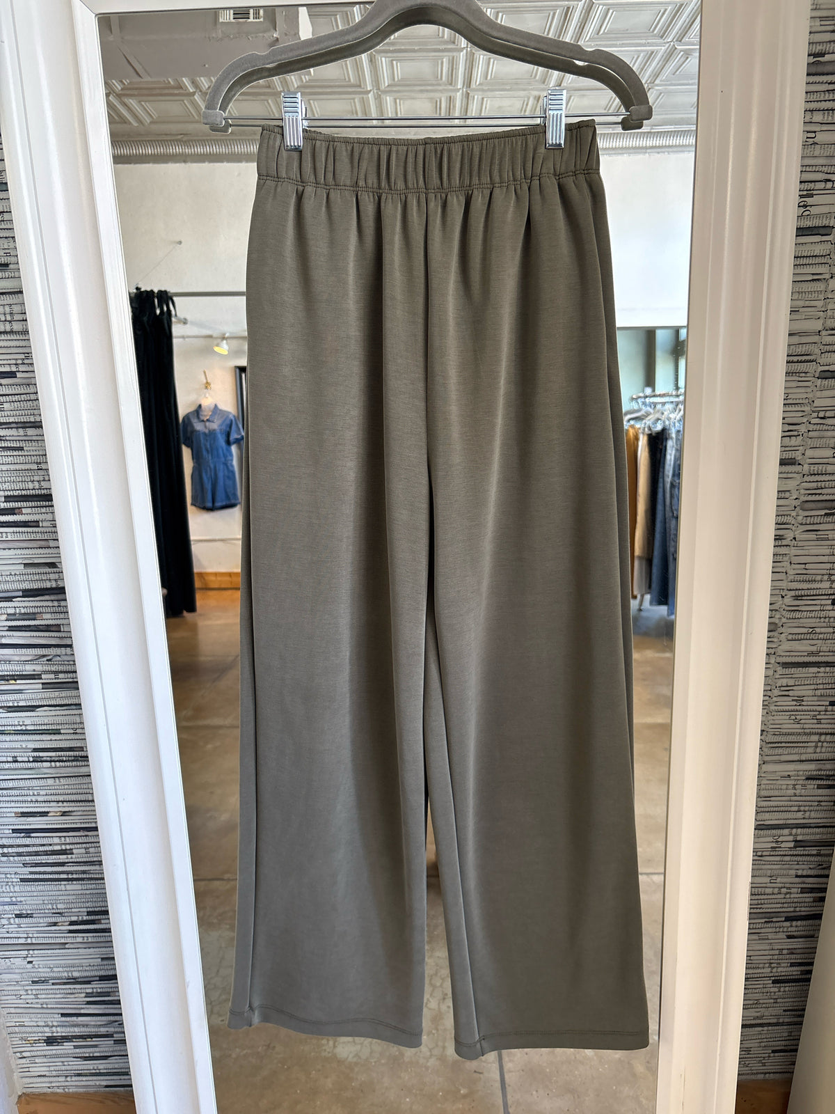 Charlotte Avery Size M Olive Green Pants