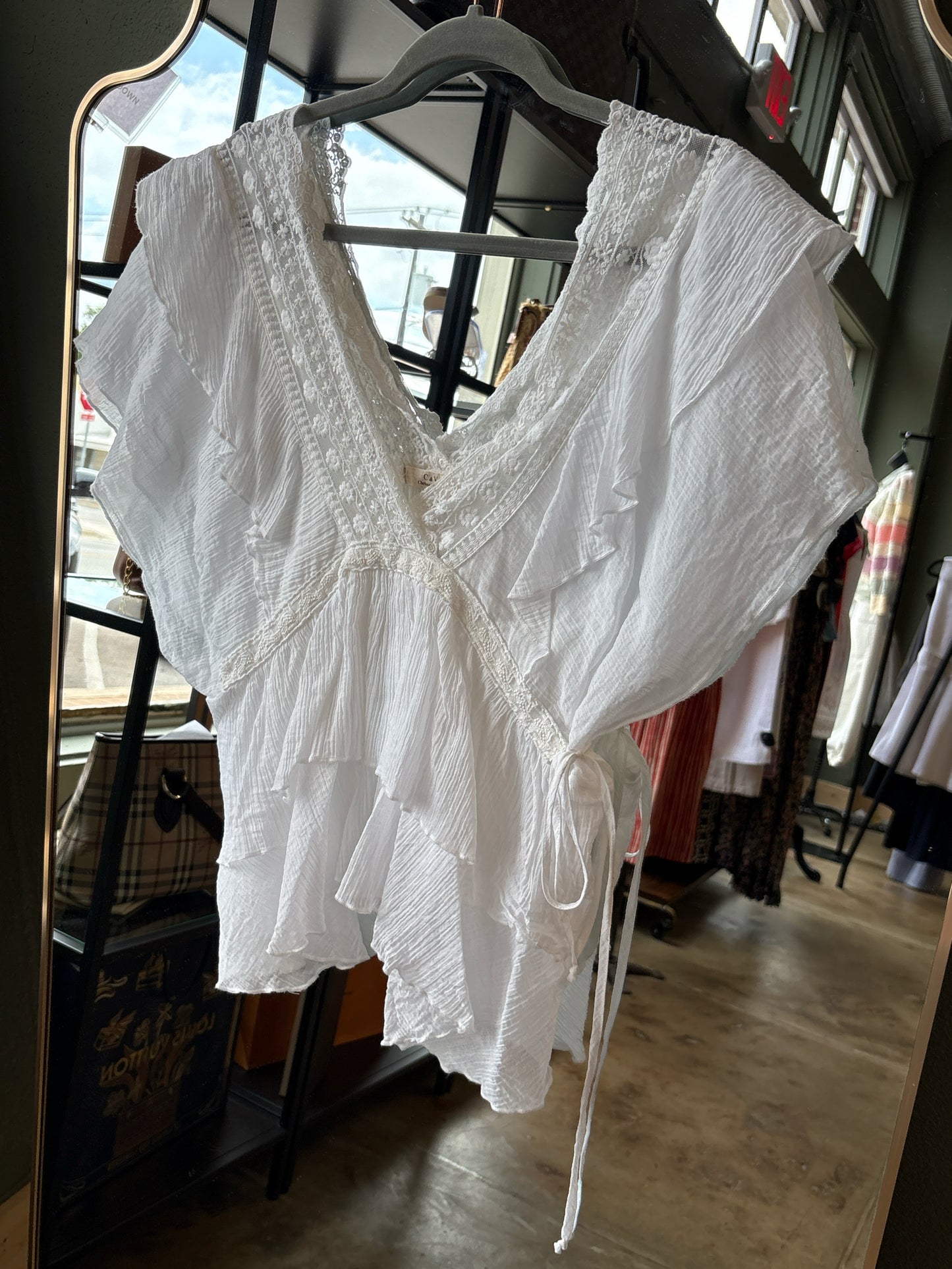 Chelsea & Violet Size M White Top