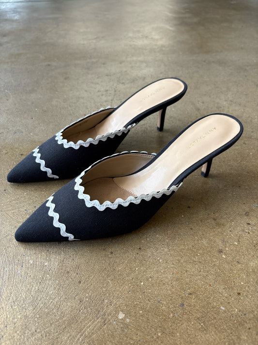 ANN TAYLOR Shoe Size 6 Black & White Scallop Heels