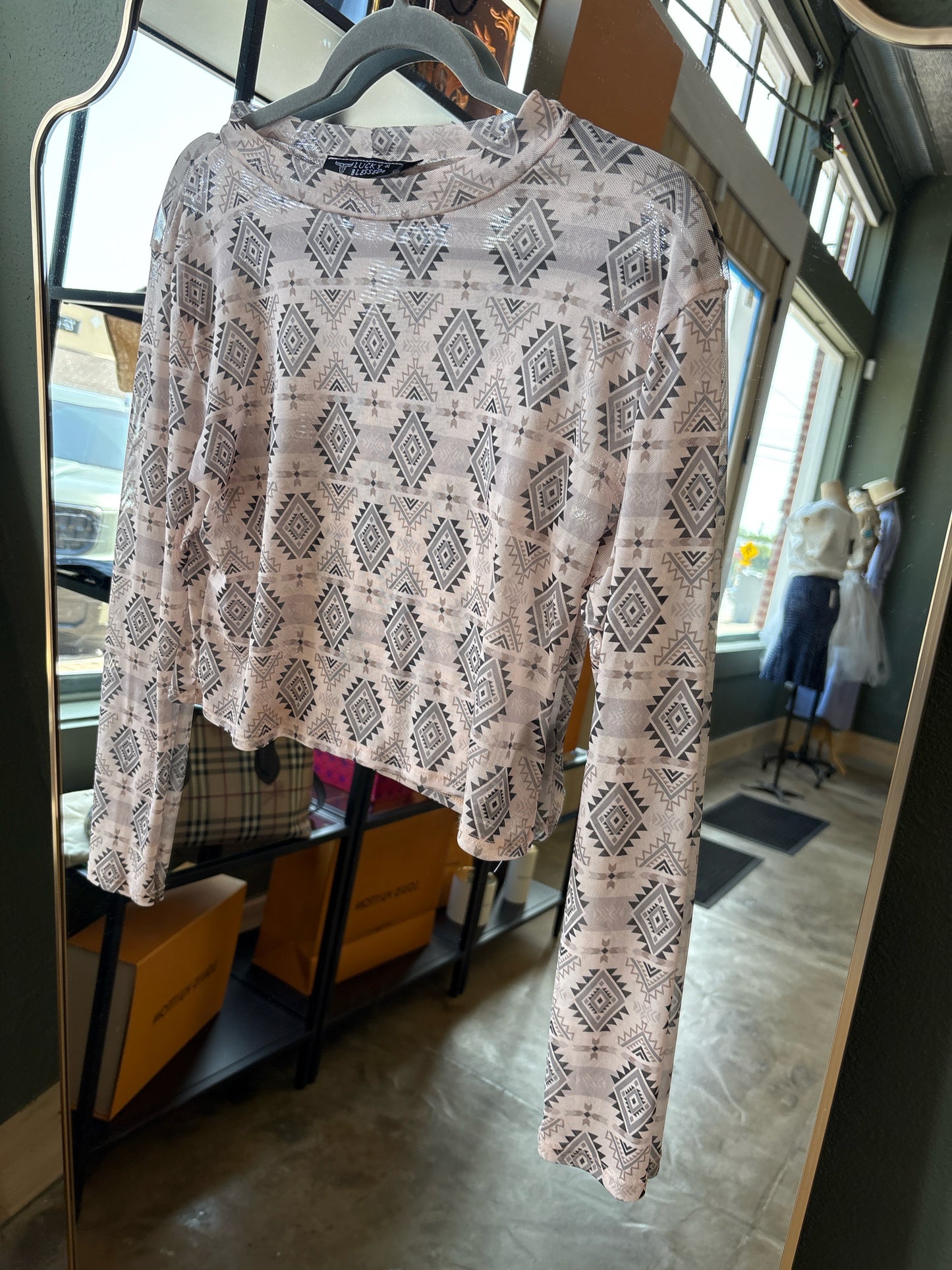 Lucky & Blessed Size L Cream + black Top