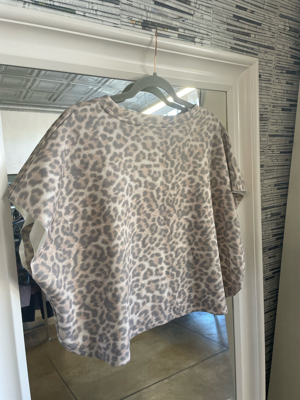 Anna & Ava Size L Leopard Top