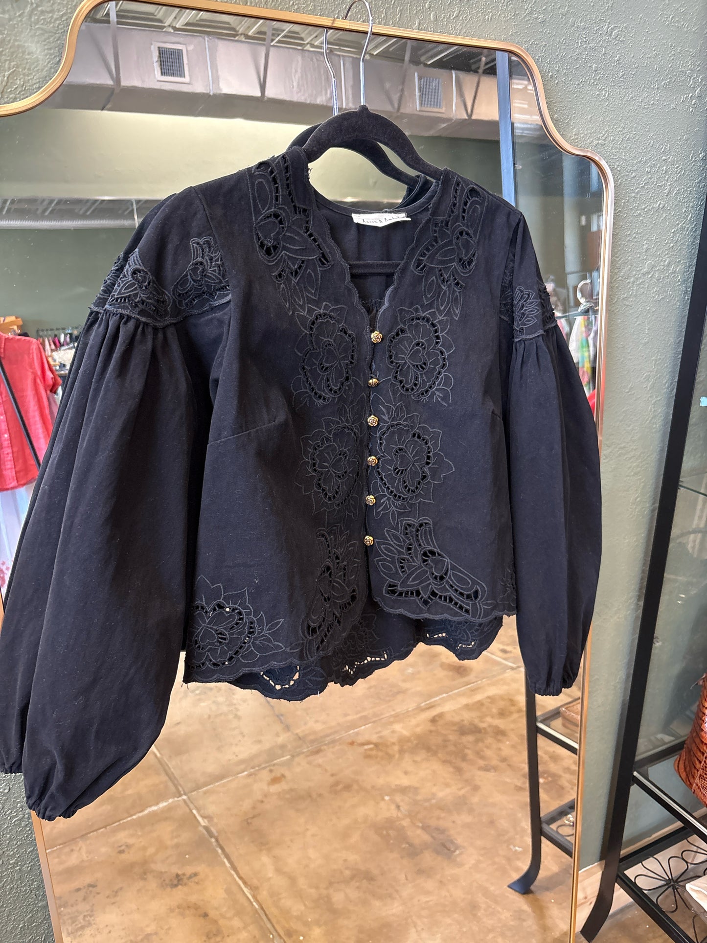 Aaron & Amber Size S Black Top