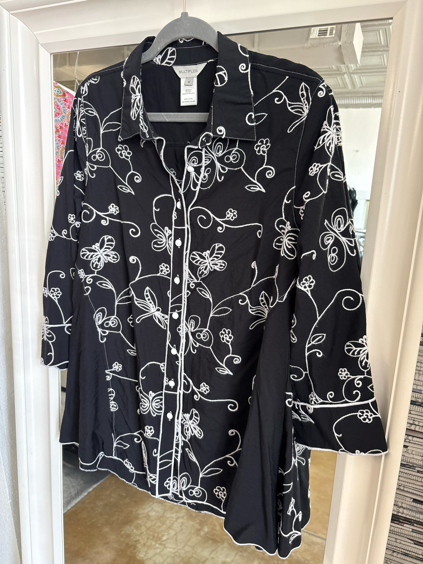 Multiples Size M Black & Off White Top