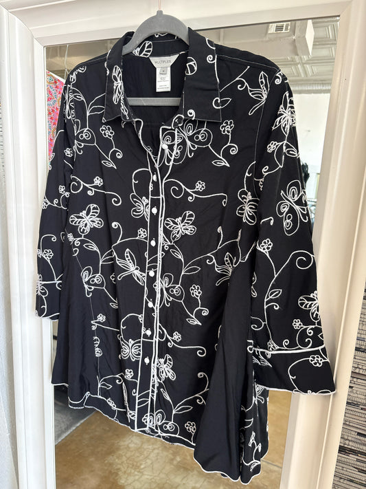 Multiples Size M Black & Off White Top