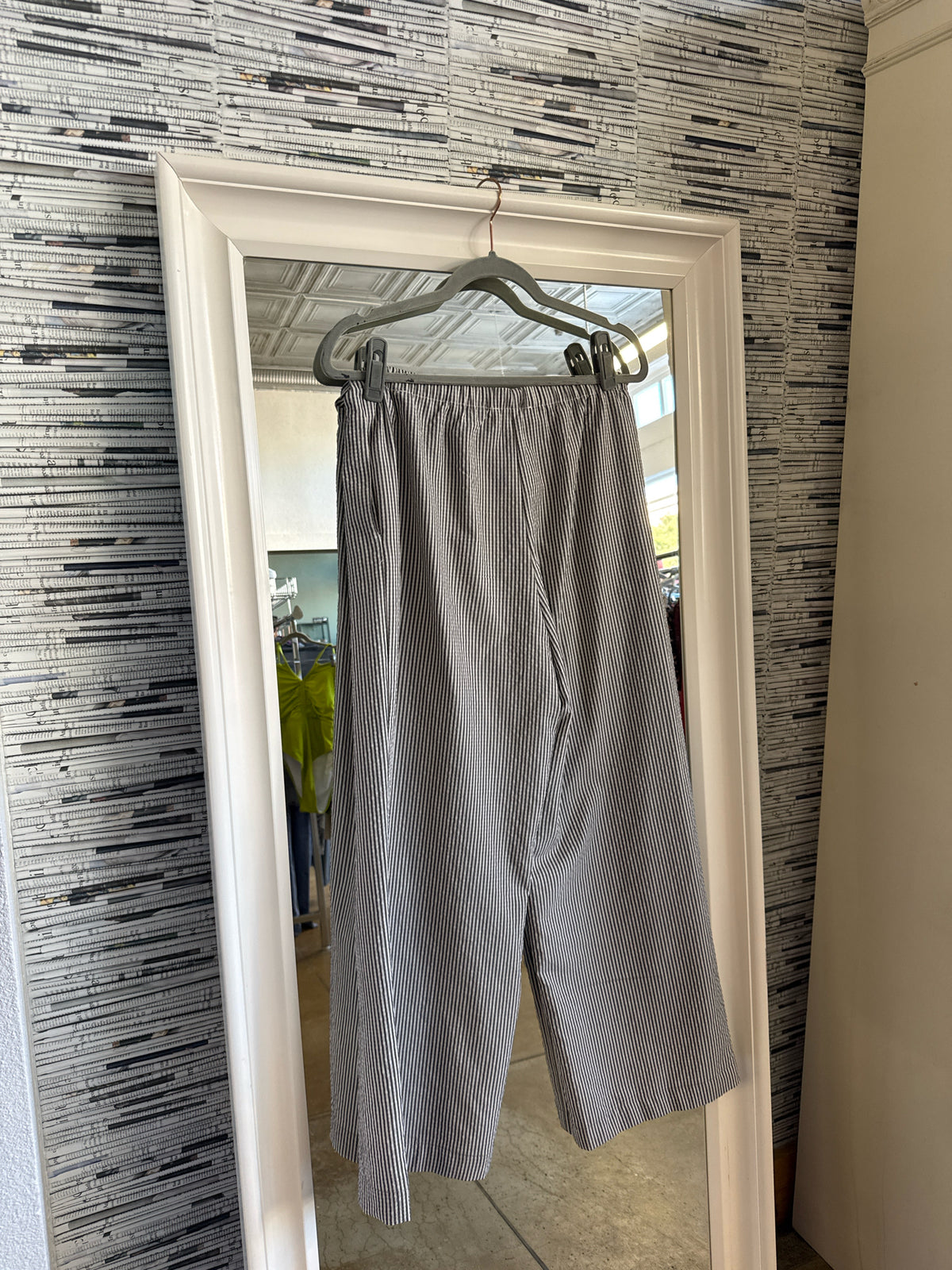 WAYF Size S Gray/White Pants