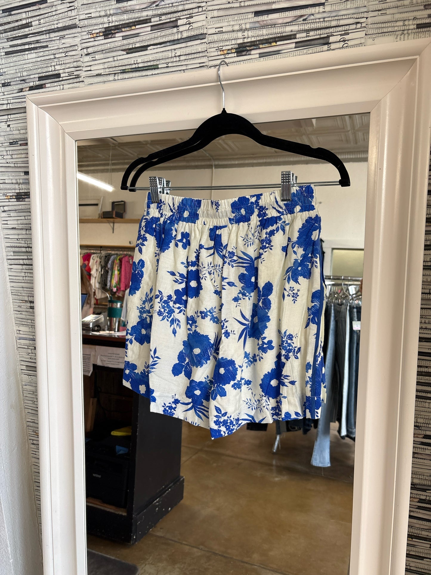 entro Size Sm blue and white Shorts