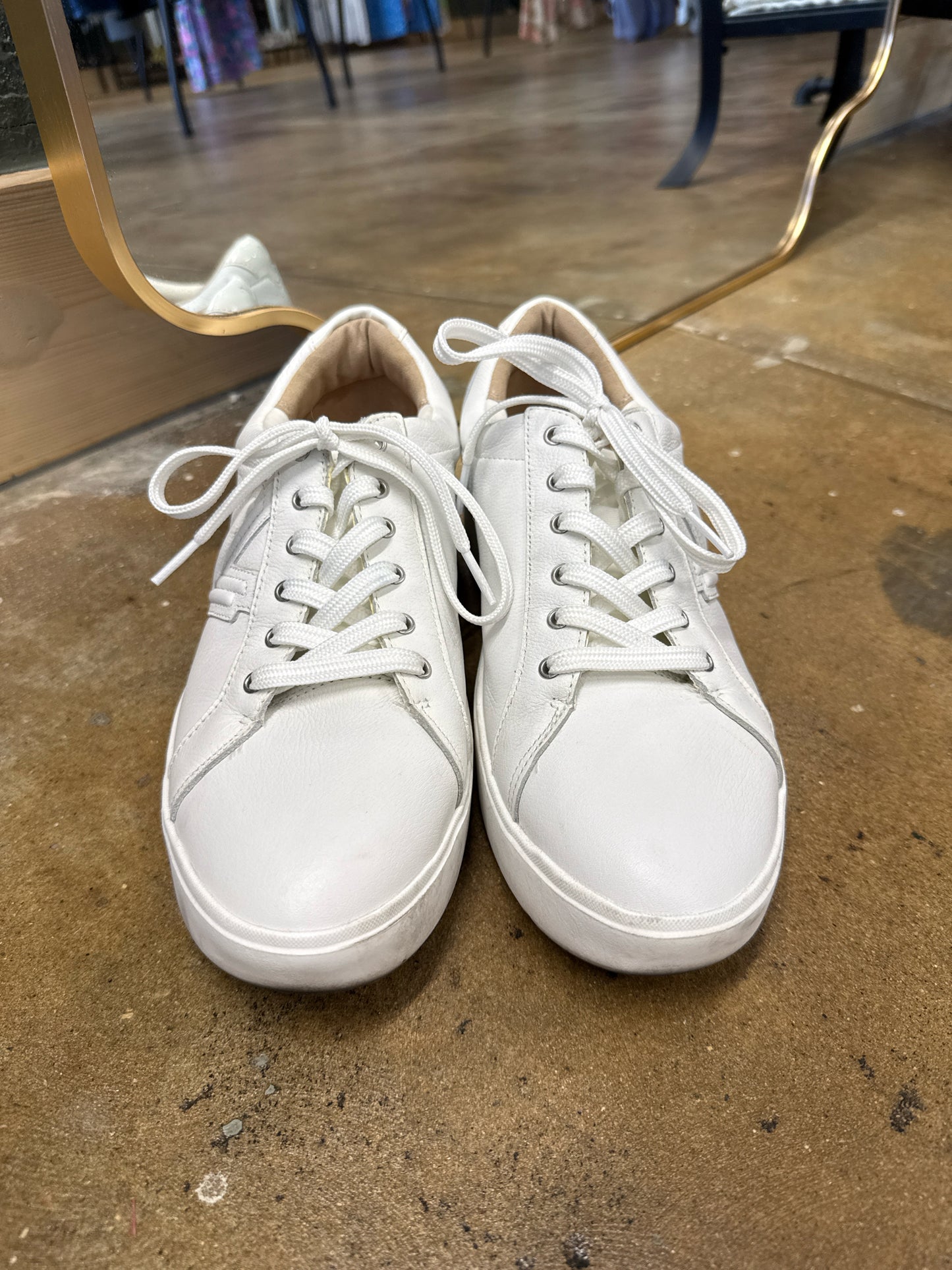 Vionic Shoe Size 10 White Sneakers