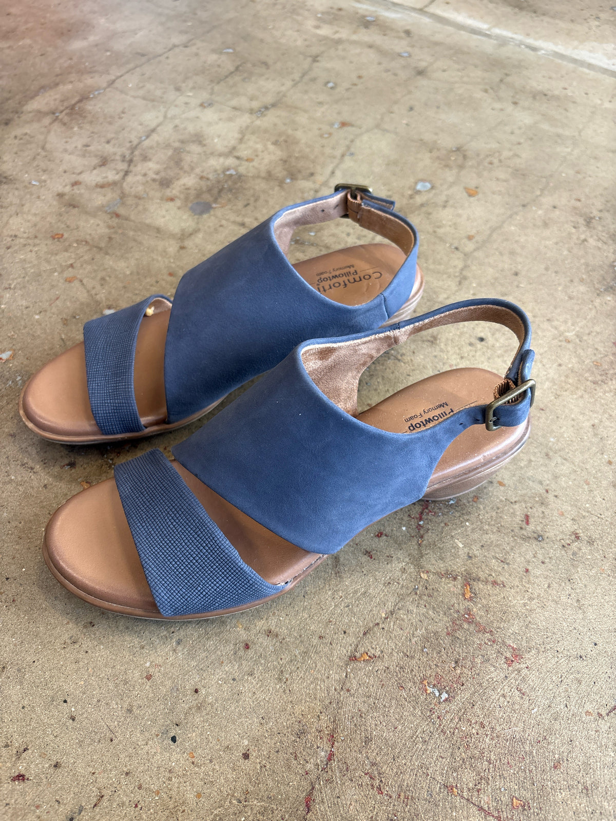 comfortiva Shoe Size 8 Sandals